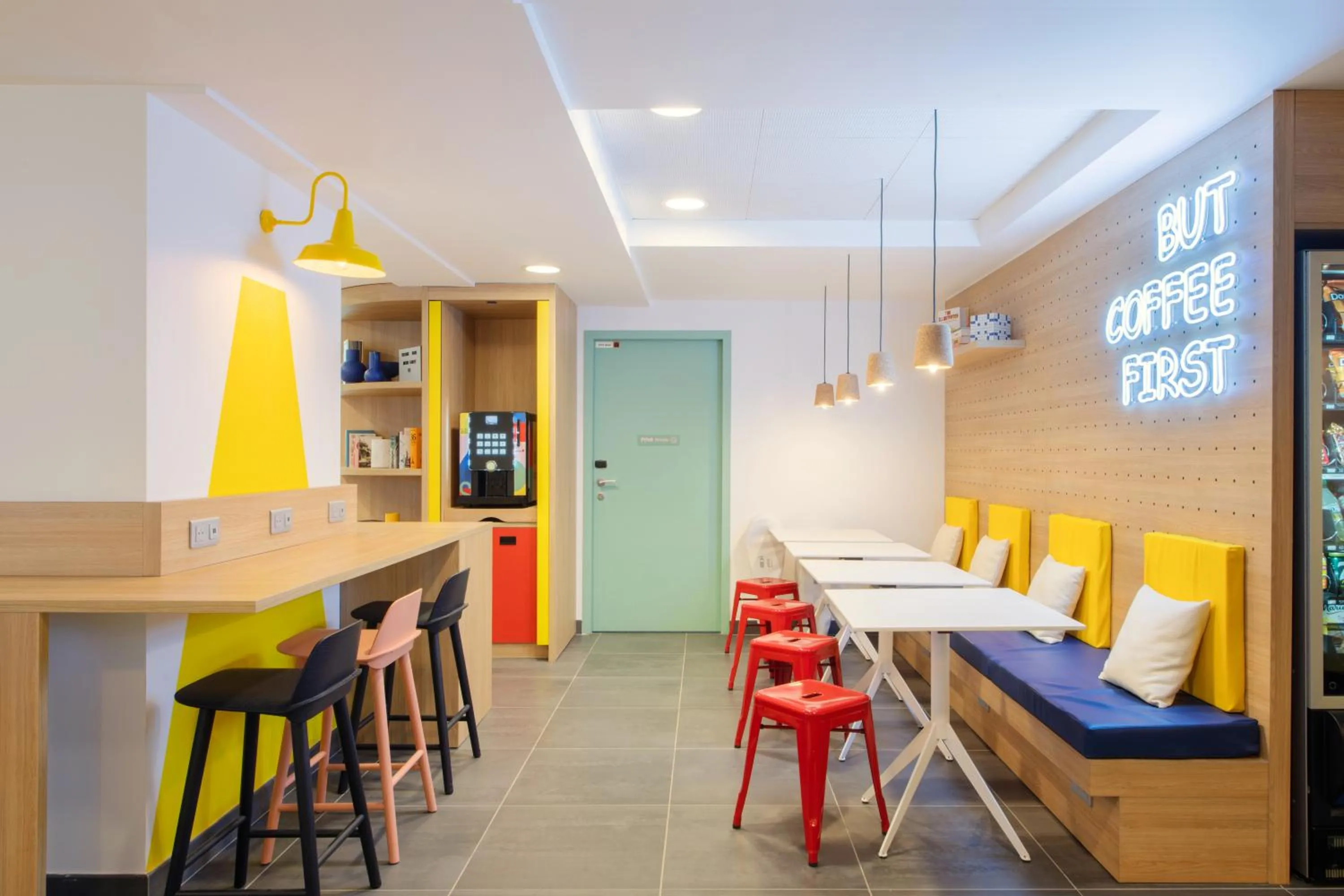 Dining area in Auberge de jeunesse Hosho Paris Sud - Porte d'Italie