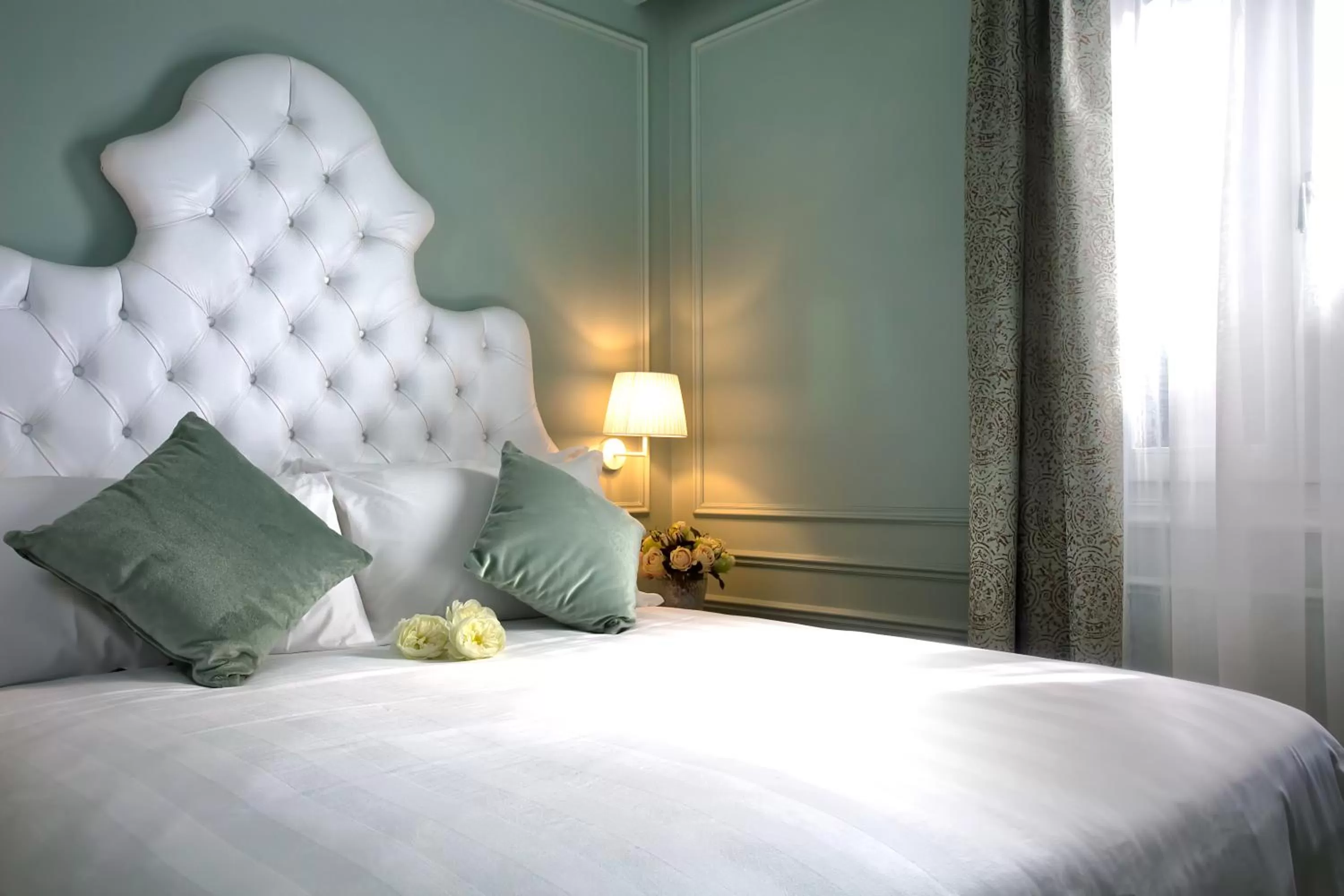 Bed in Aquamare, boutique b&b