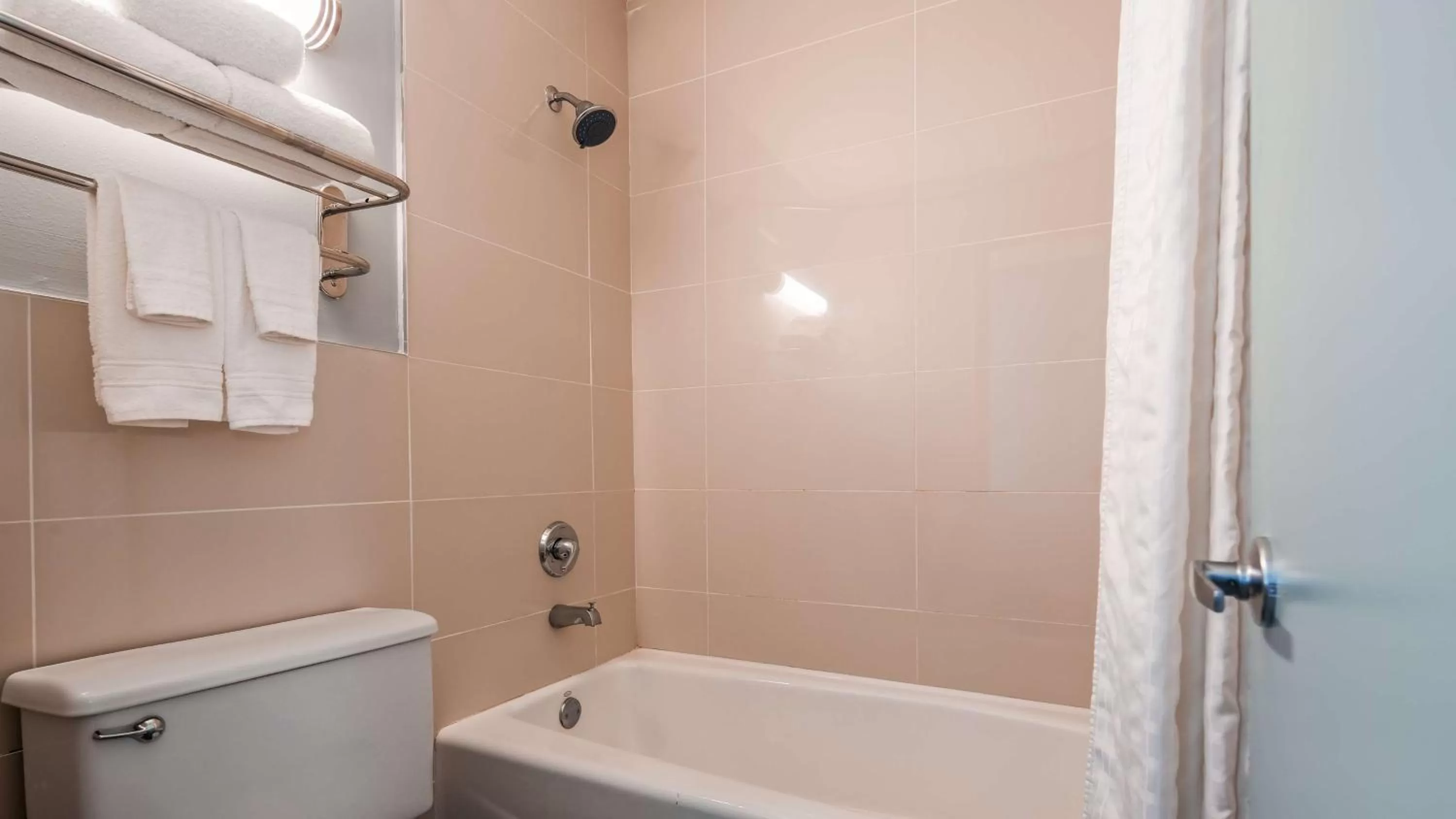 Bathroom in SureStay Hotel by Best Western Jacksonville South