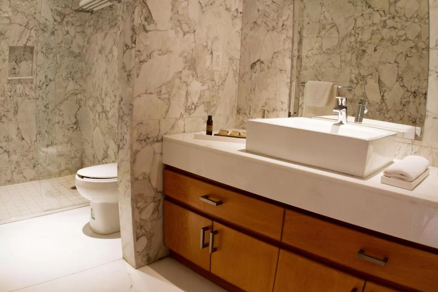 Bathroom in Pennsylvania Suites