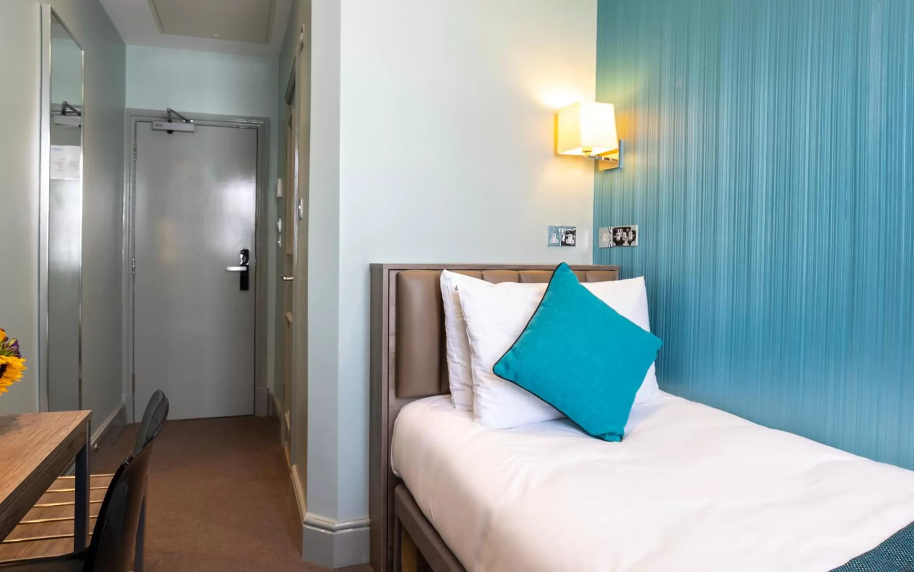 Single Room in Sidney Hotel London-Victoria Single Room in Sidney Hotel London-Victoria