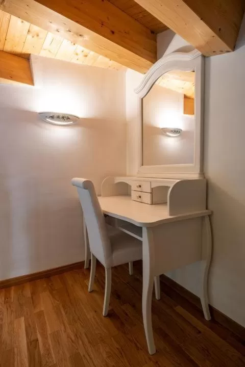 Photo of the whole room in IL MASCHERONE