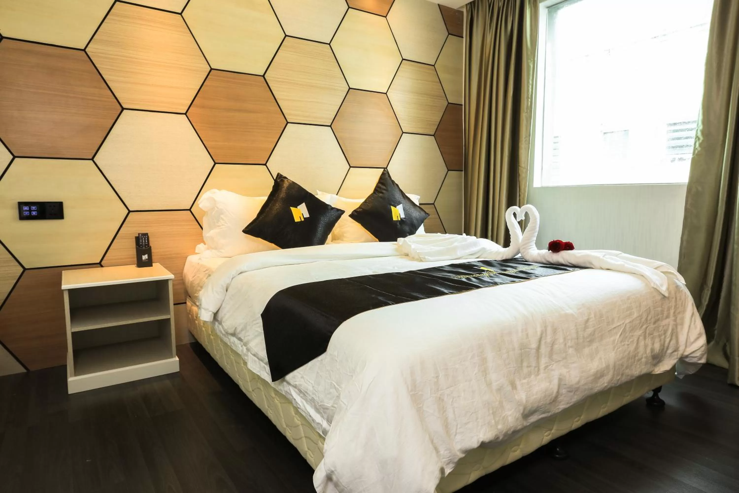 Bedroom, Bed in Mercury Boutique Hotel