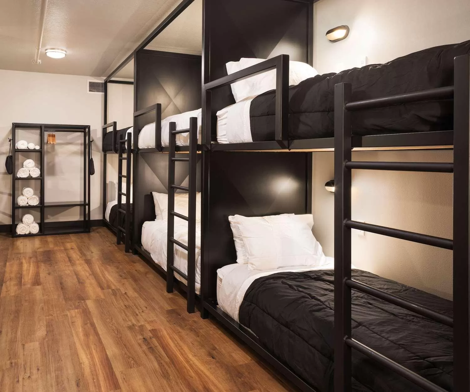 Bed in Hotel Grinnell, Ascend Hotel Collection