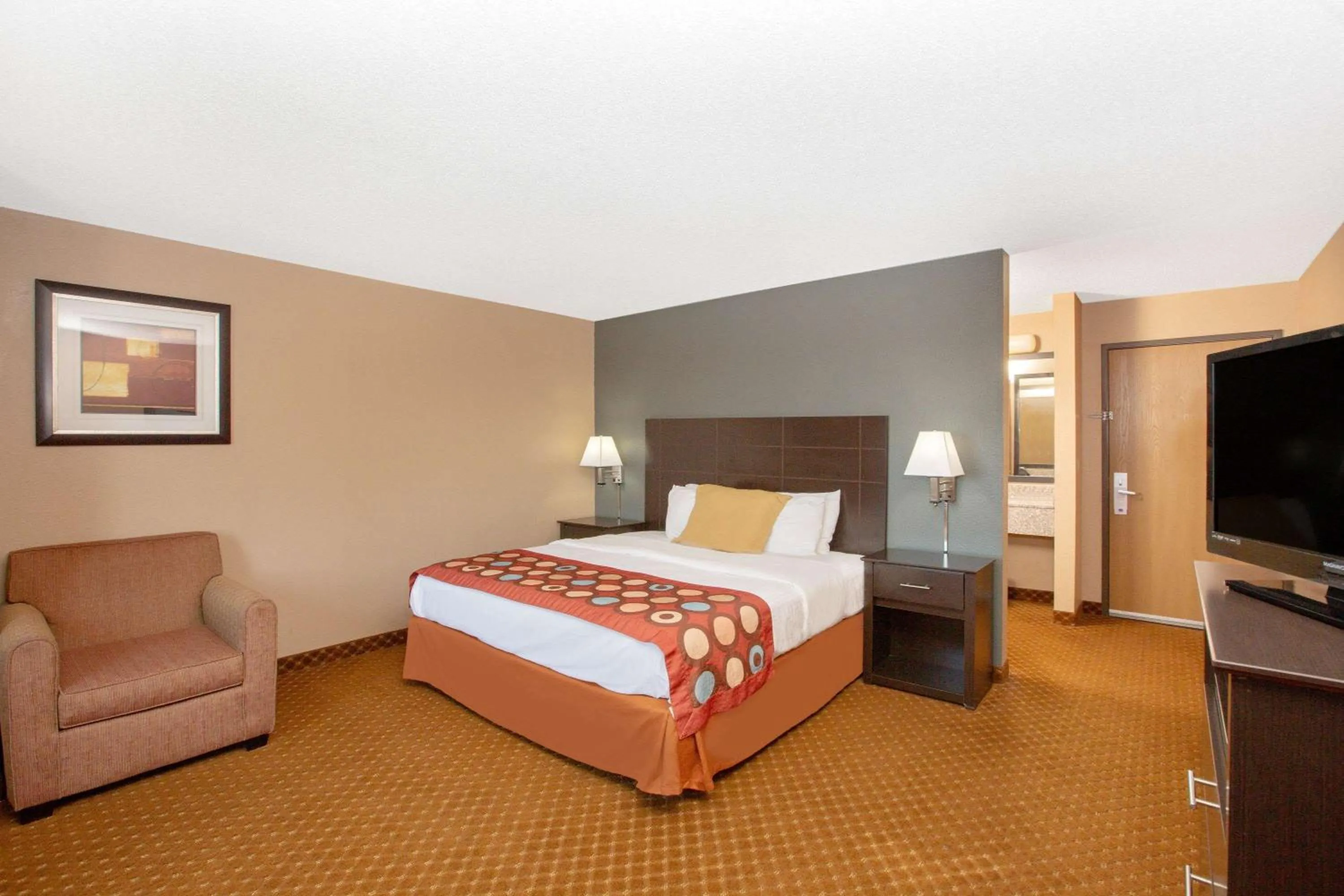 Photo of the whole room, Bed in AmericInn by Wyndham Coralville