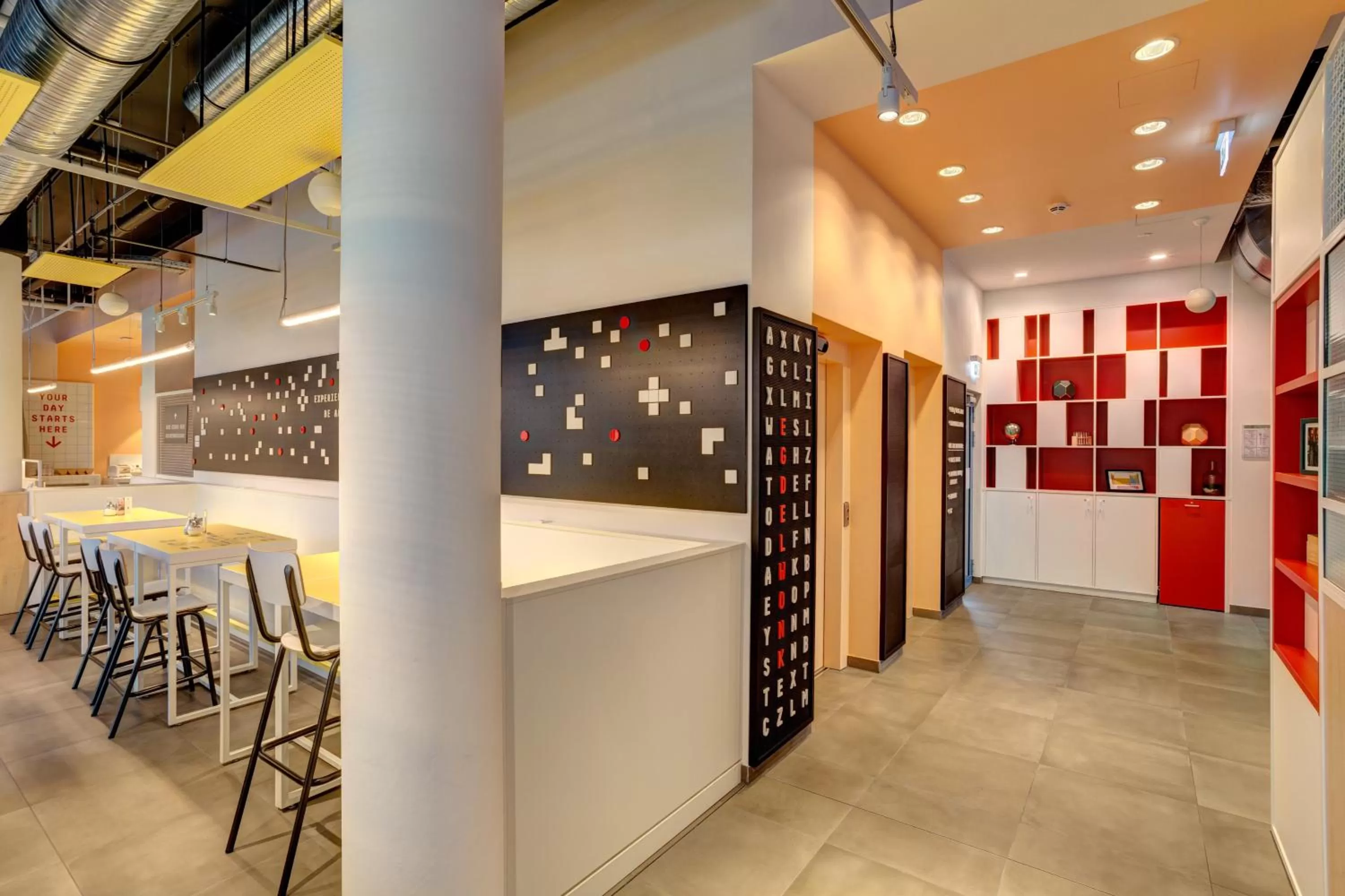 Lobby or reception in MEININGER Hotel Heidelberg Hauptbahnhof