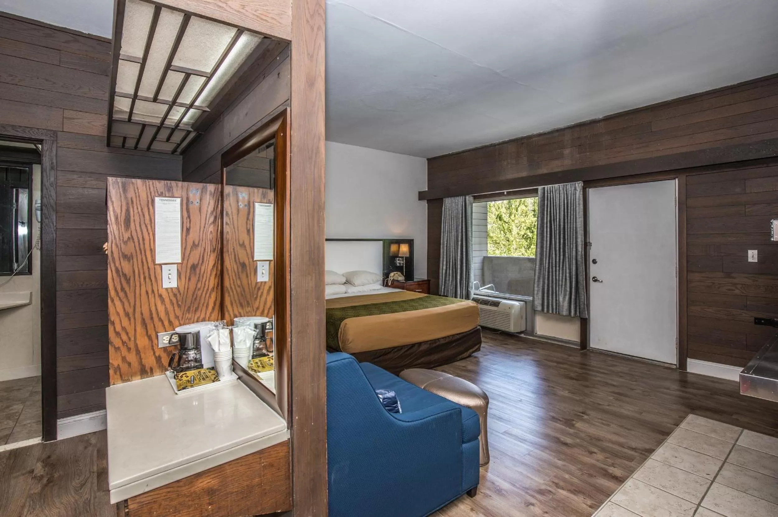 City view, Bed in Chalet Inn