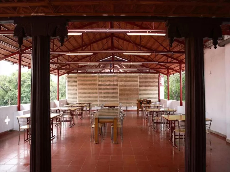 Restaurant/Places to Eat in Saaral Resort By Crossway