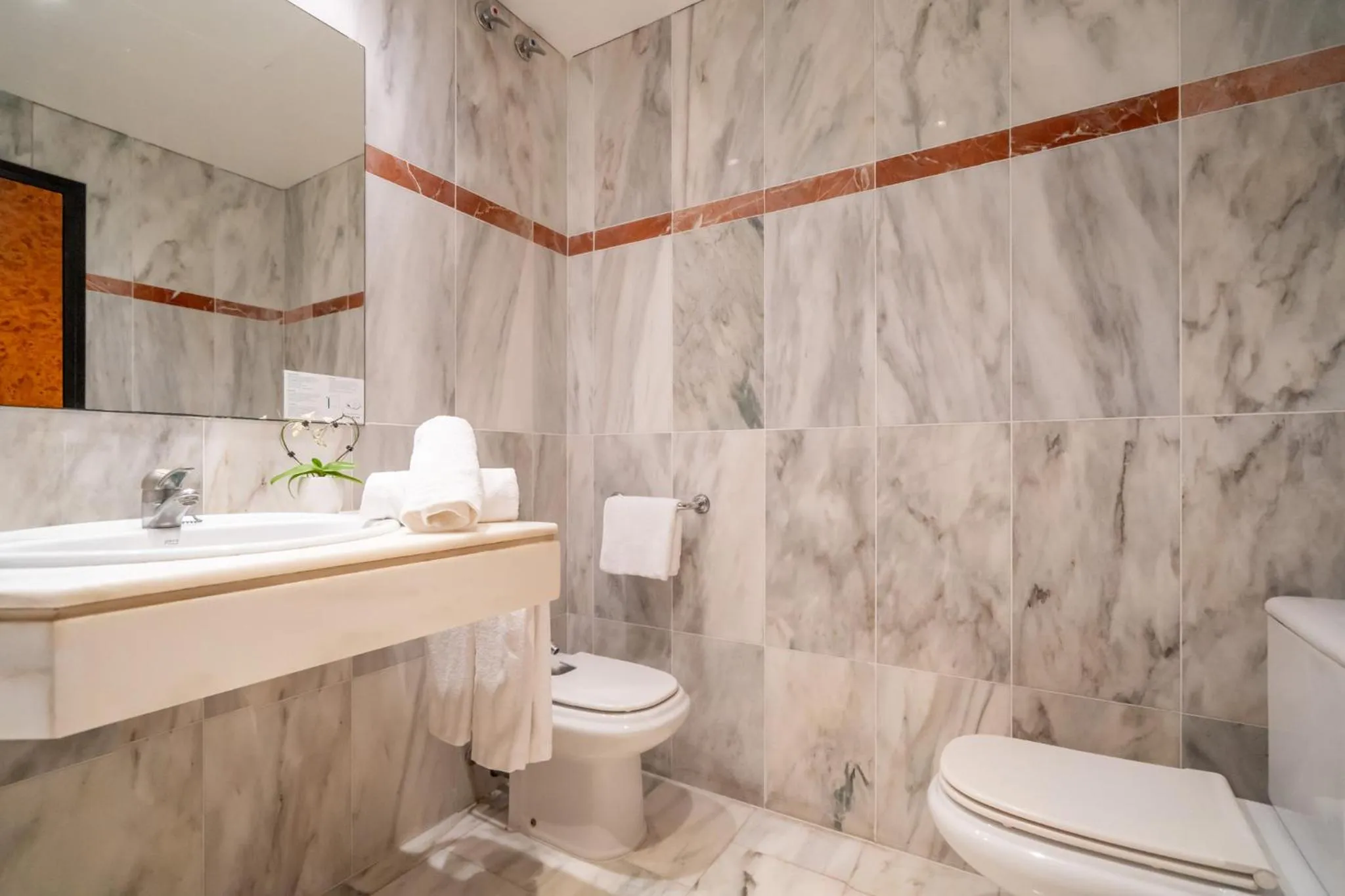 Shower in Hotel Glòries