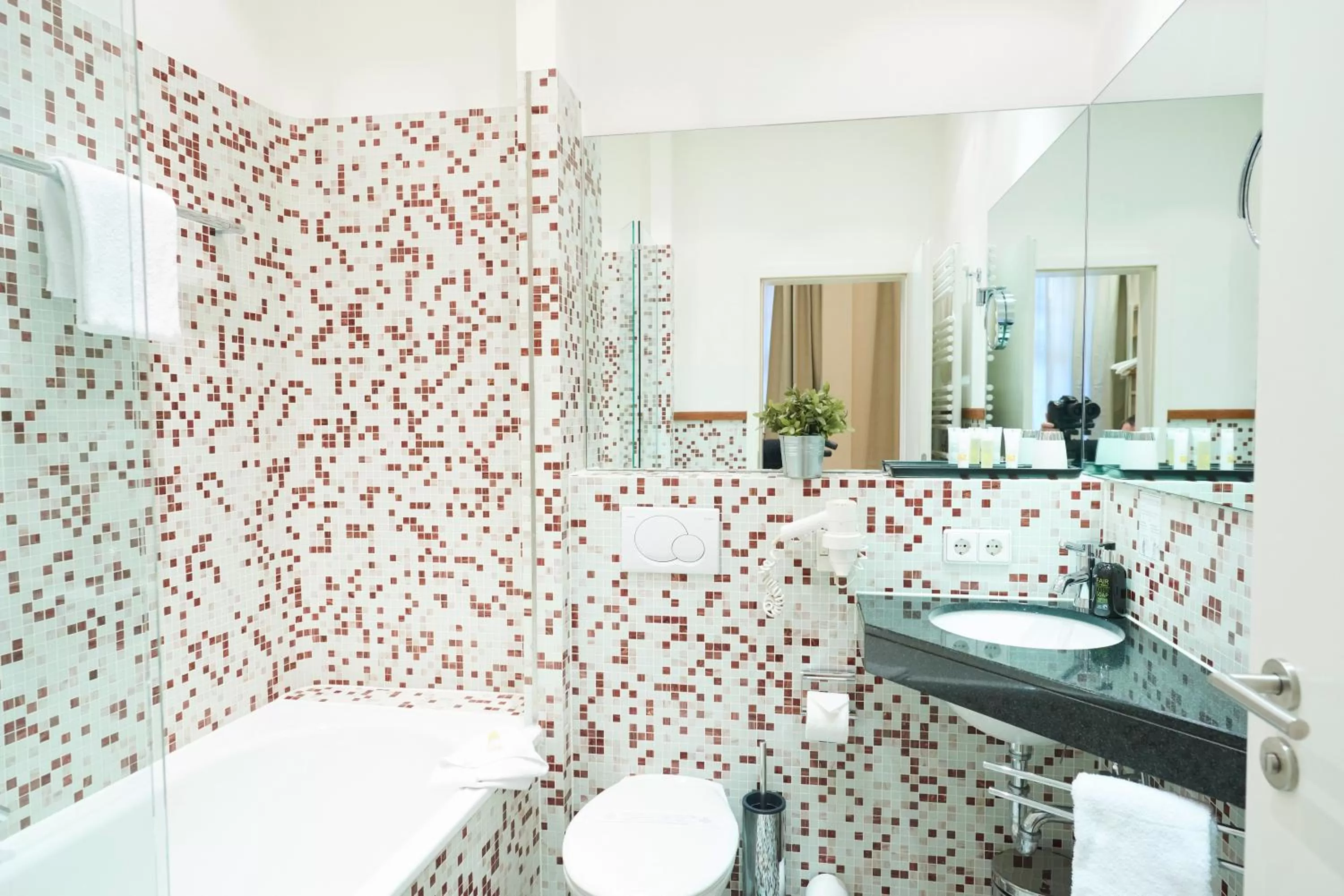 Bathroom in Hotel Zur Alten Brücke