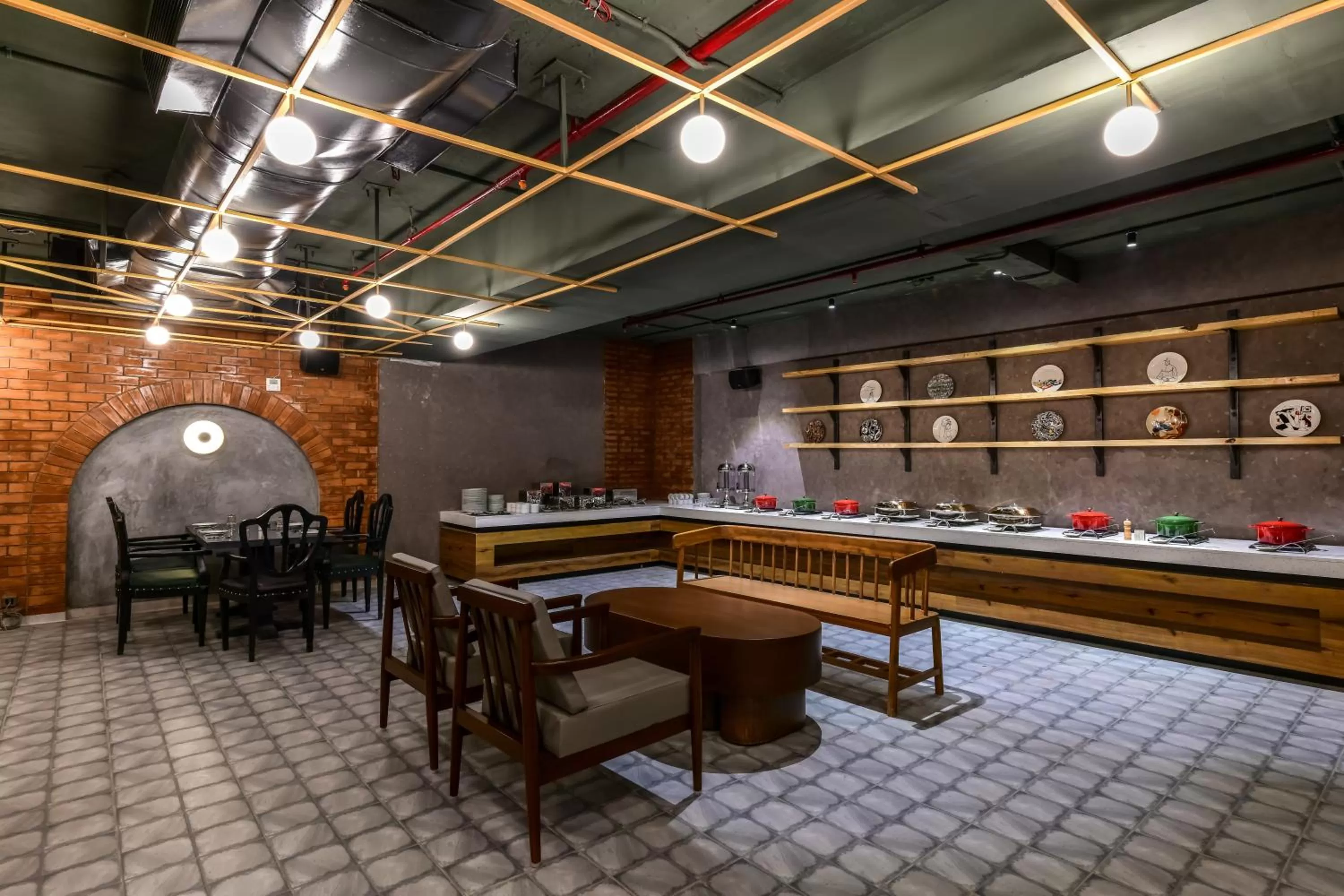 Restaurant/Places to Eat in The Downton Hotel