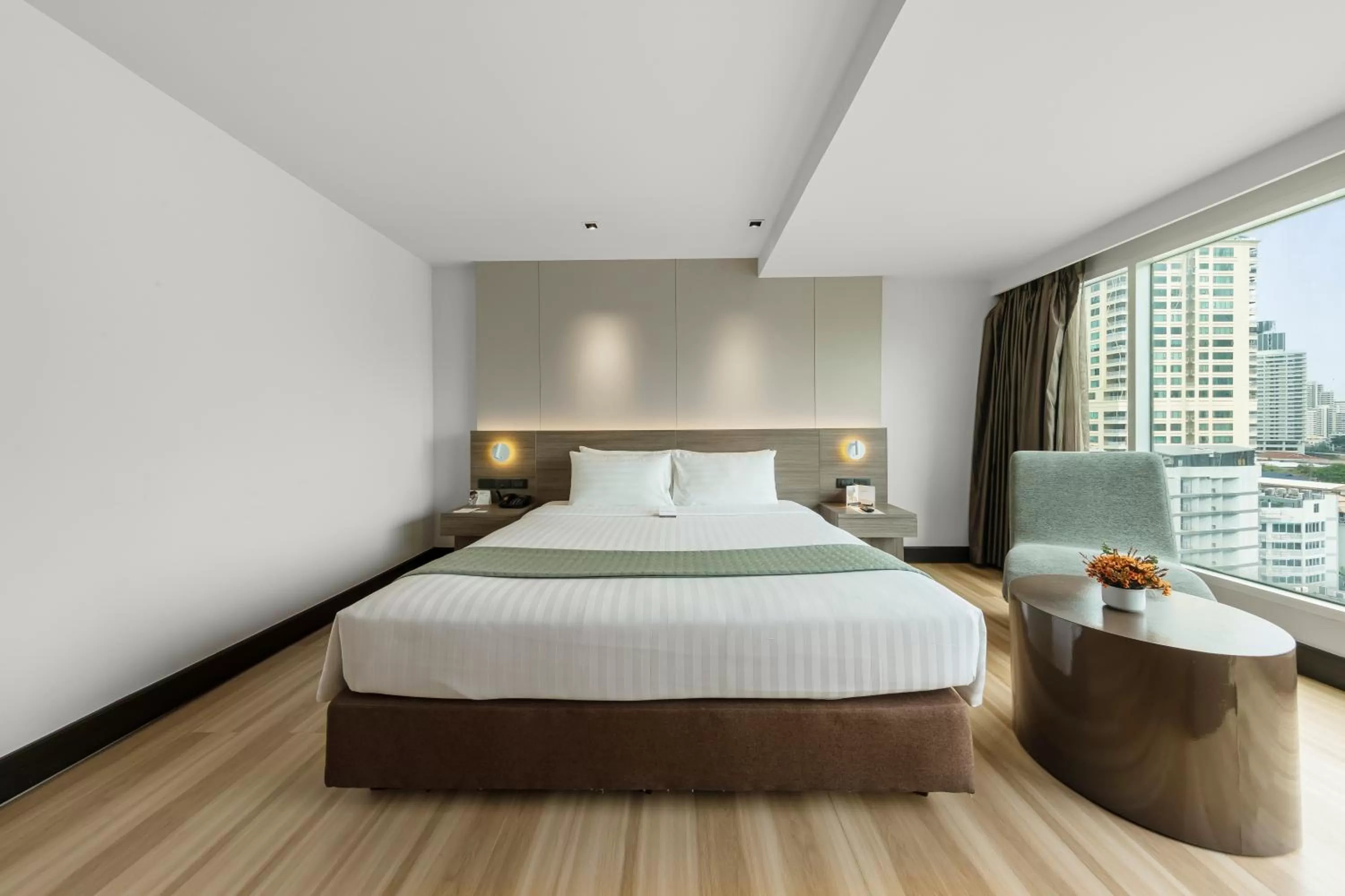 Bedroom, Bed in Golden Tulip Mandison Suites