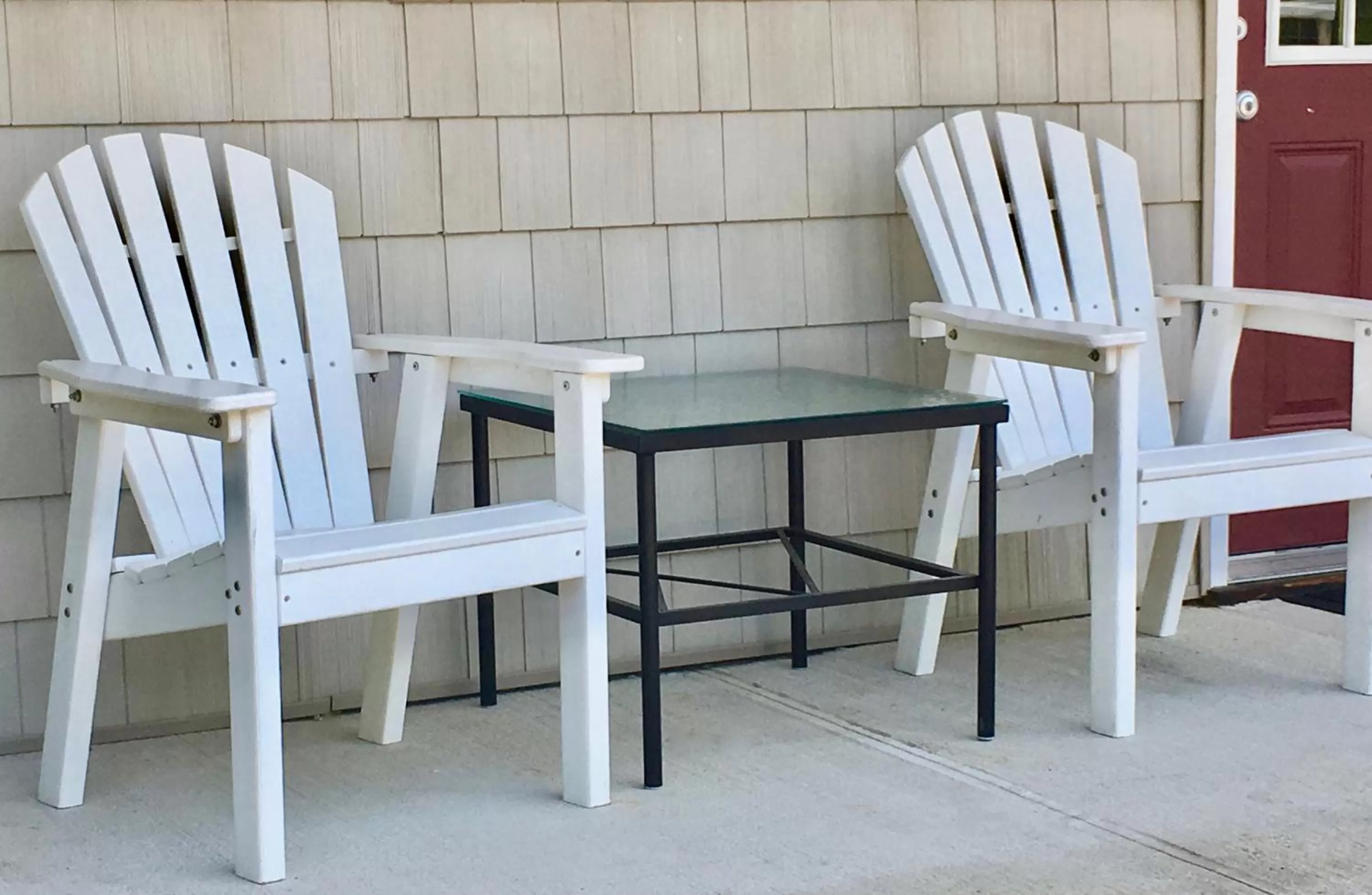 Seating Area in Shorewood Inn