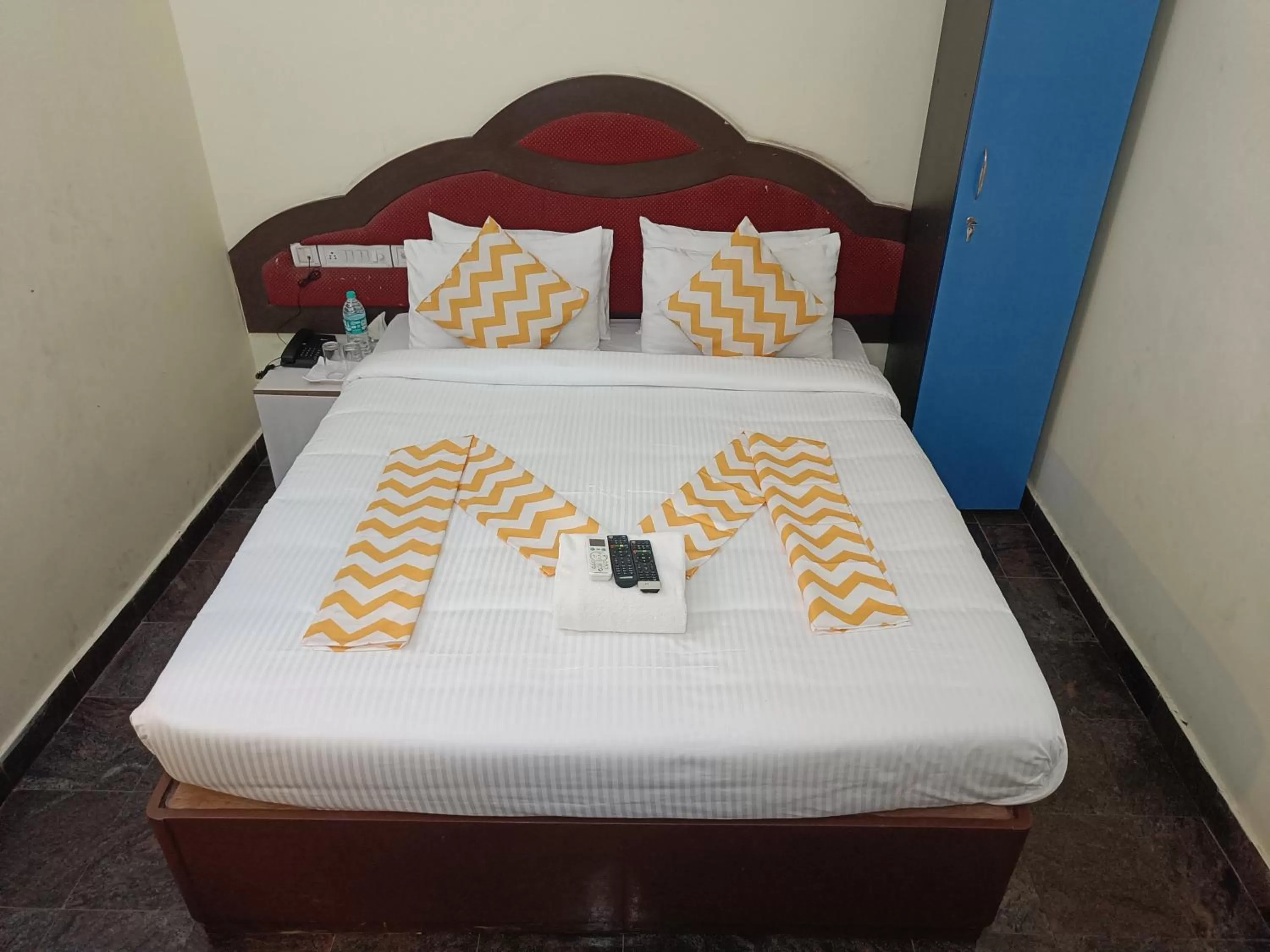 Bed in The Dolphin Park Hotel, Virugambakkam