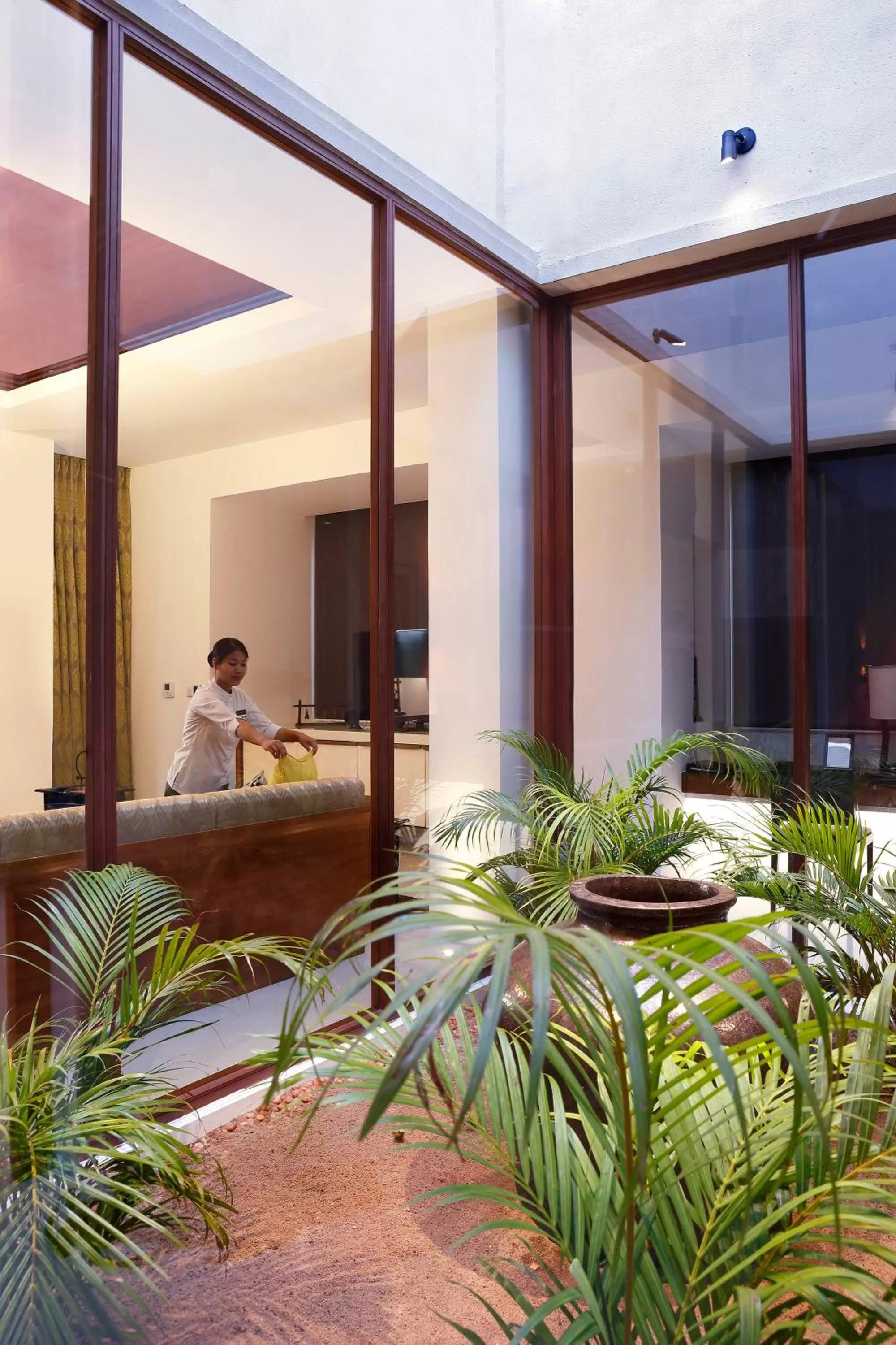 Living room in InterContinental Chennai Mahabalipuram Resort by IHG