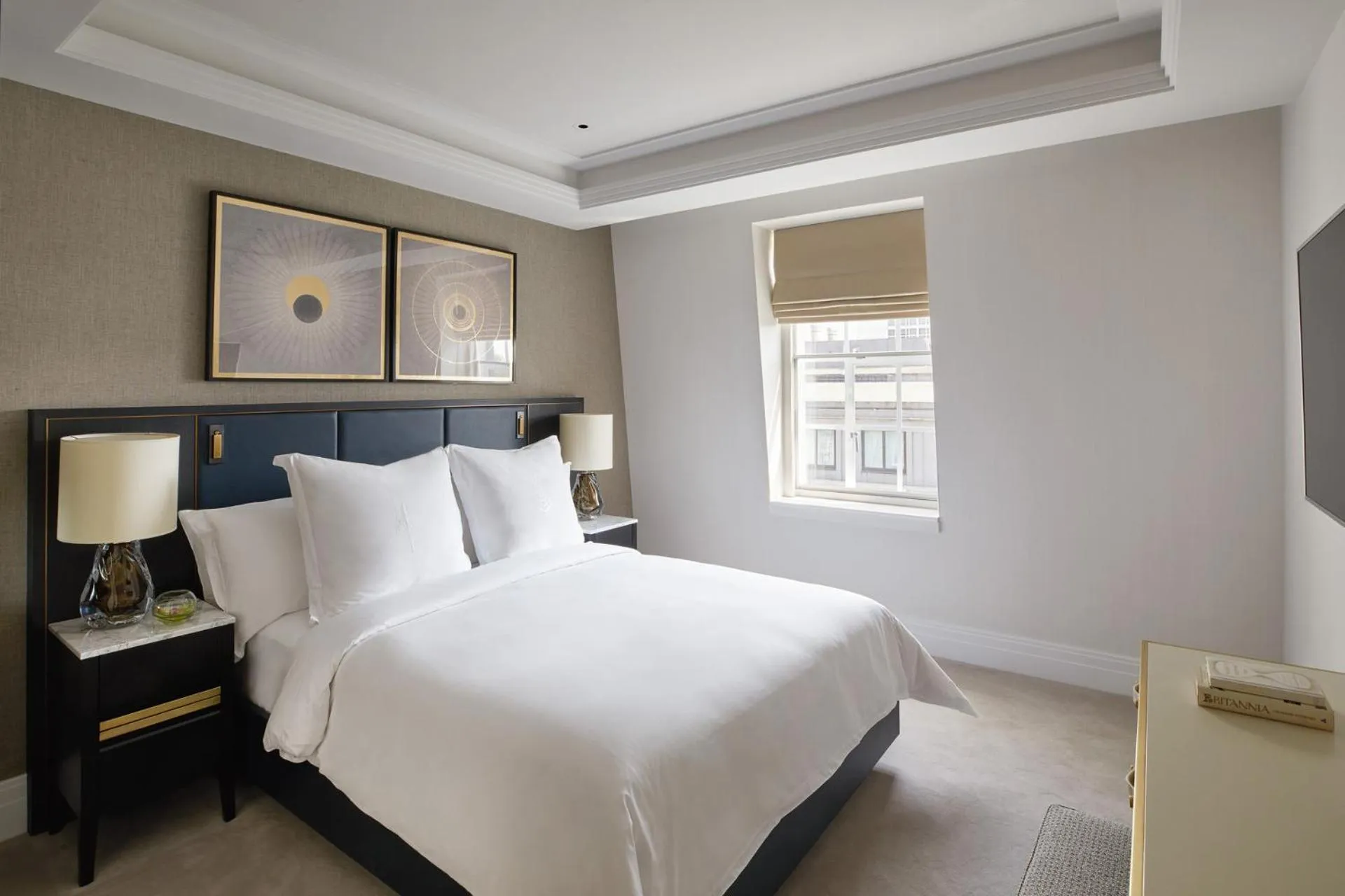 Bedroom, Bed in Four Seasons Hotel London at Tower Bridge
