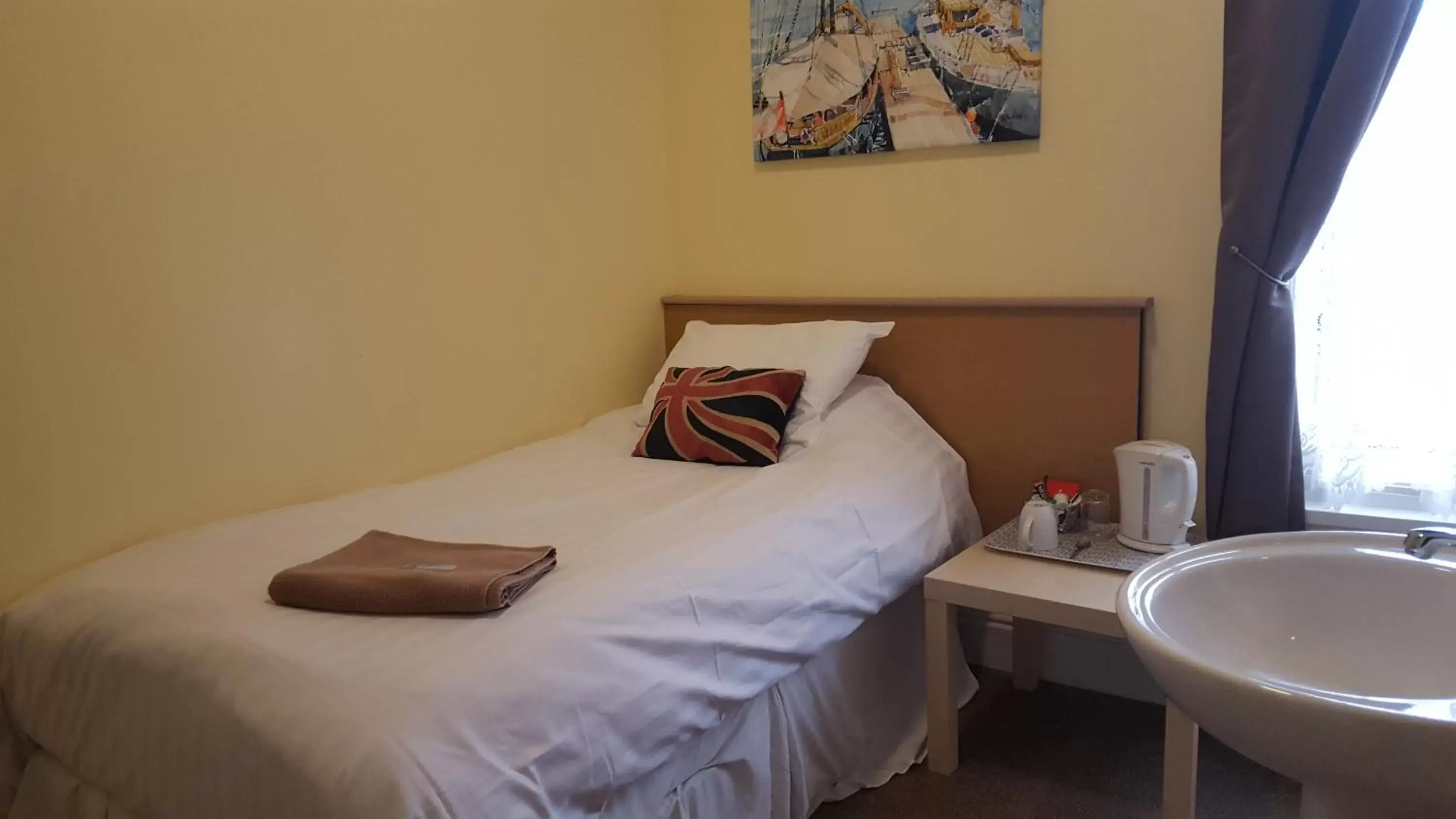 Standard Single Room with Shared Bathroom - single occupancy in The Beacon Hotel Standard Single Room with Shared Bathroom - single occupancy in The Beacon Hotel