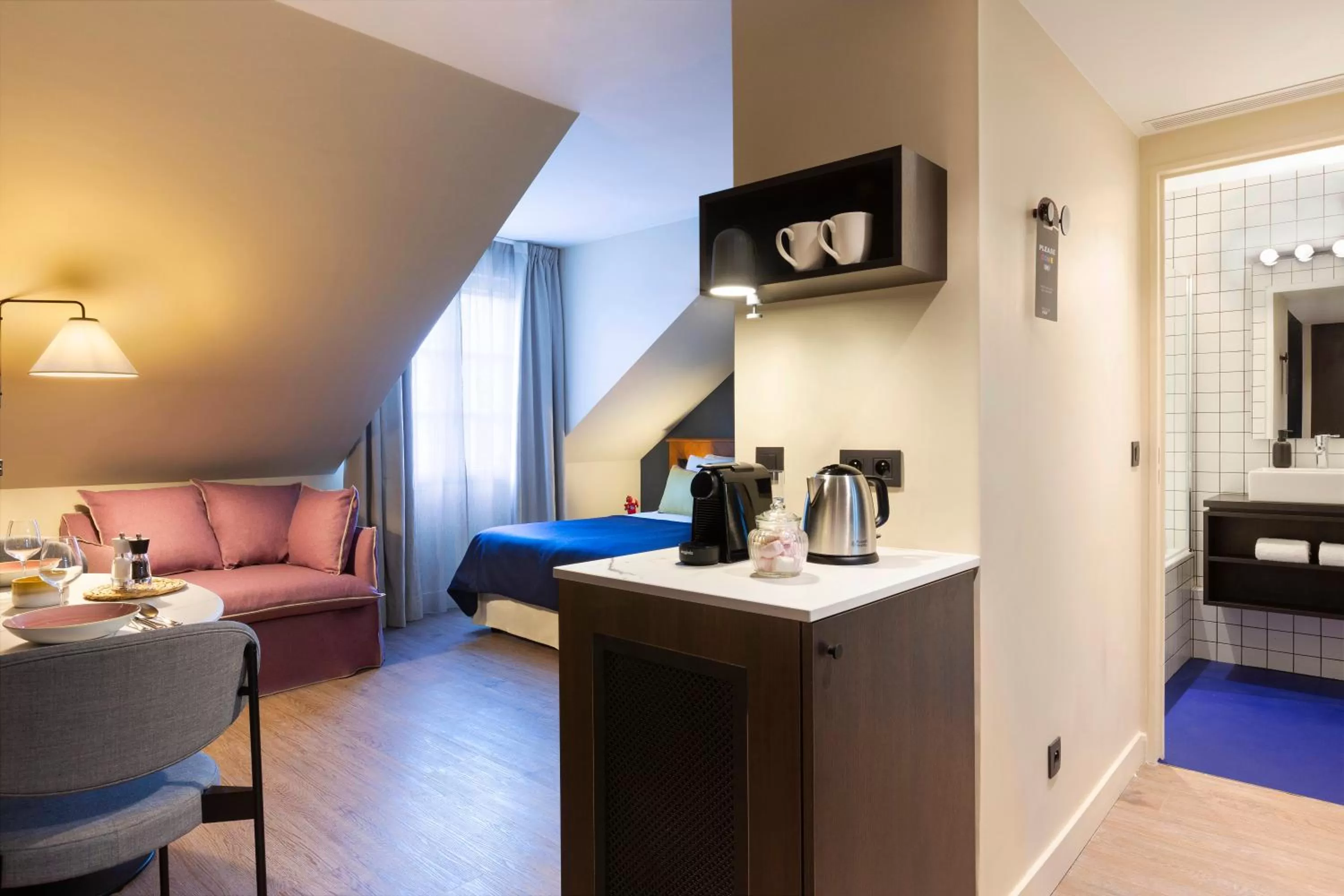 Bedroom, Bed in RockyPop Grenoble Hotel