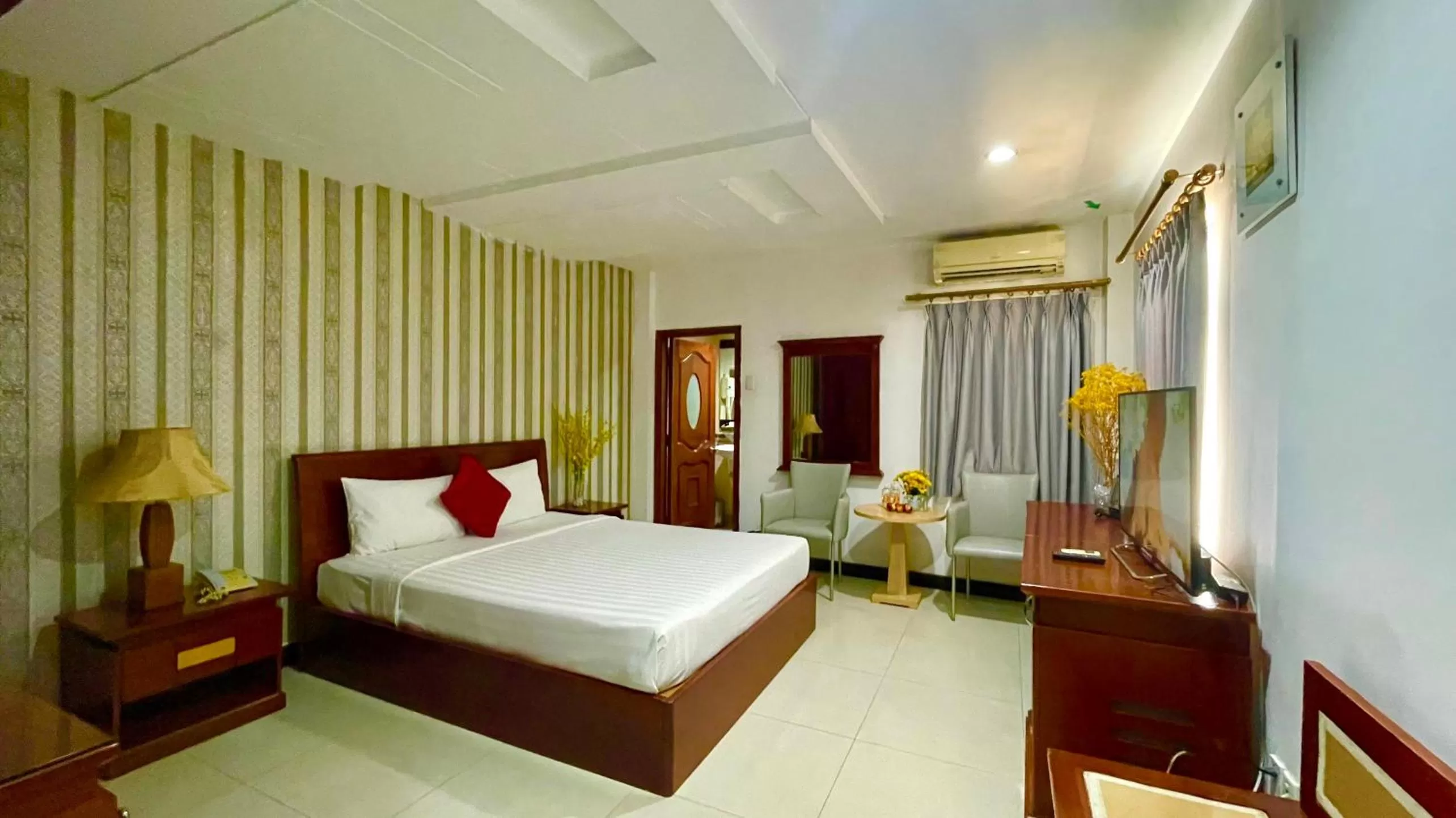 Photo of the whole room, Bed in Gold hotel, Saigon