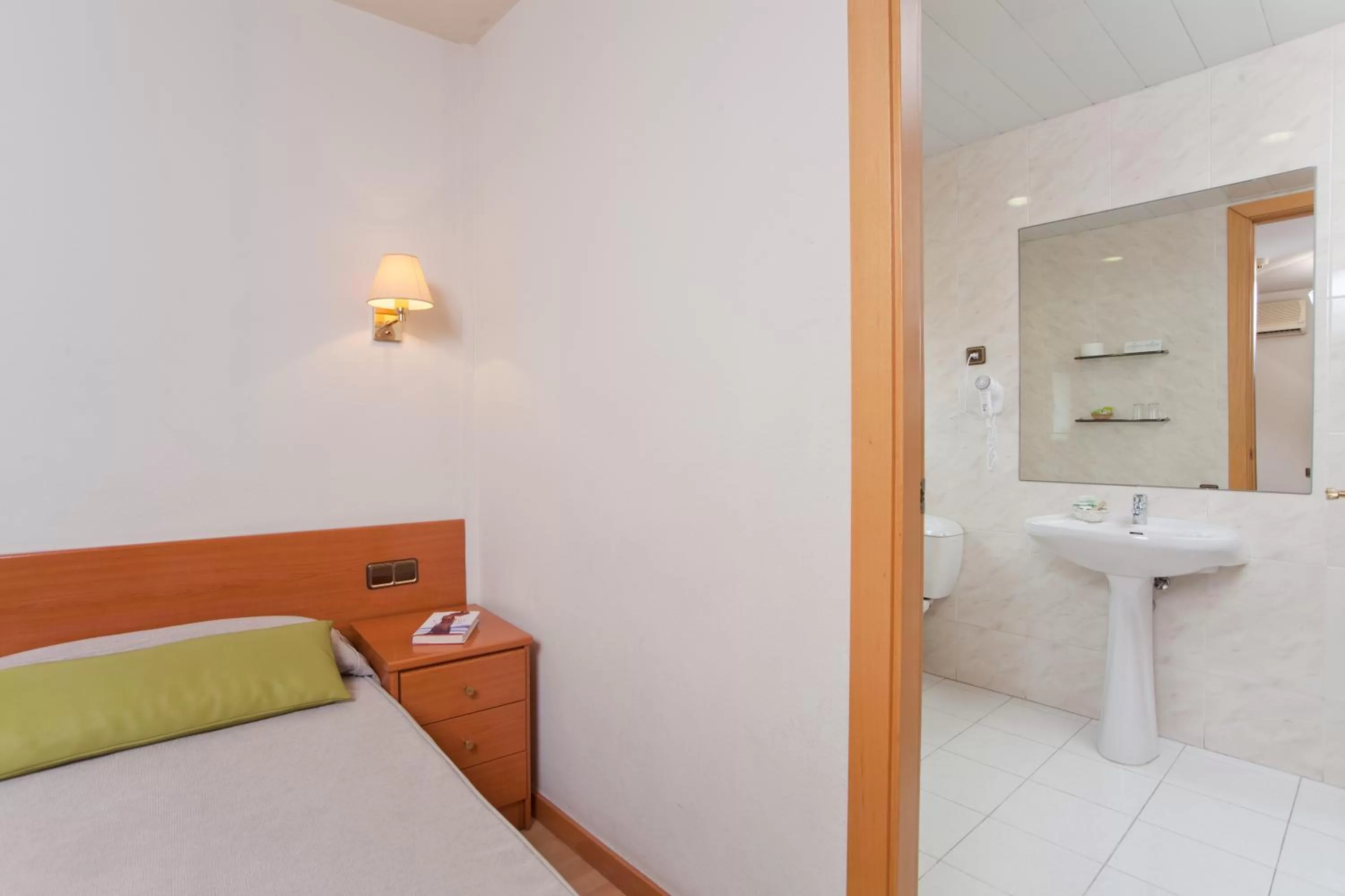 Bed in Hotel Everest