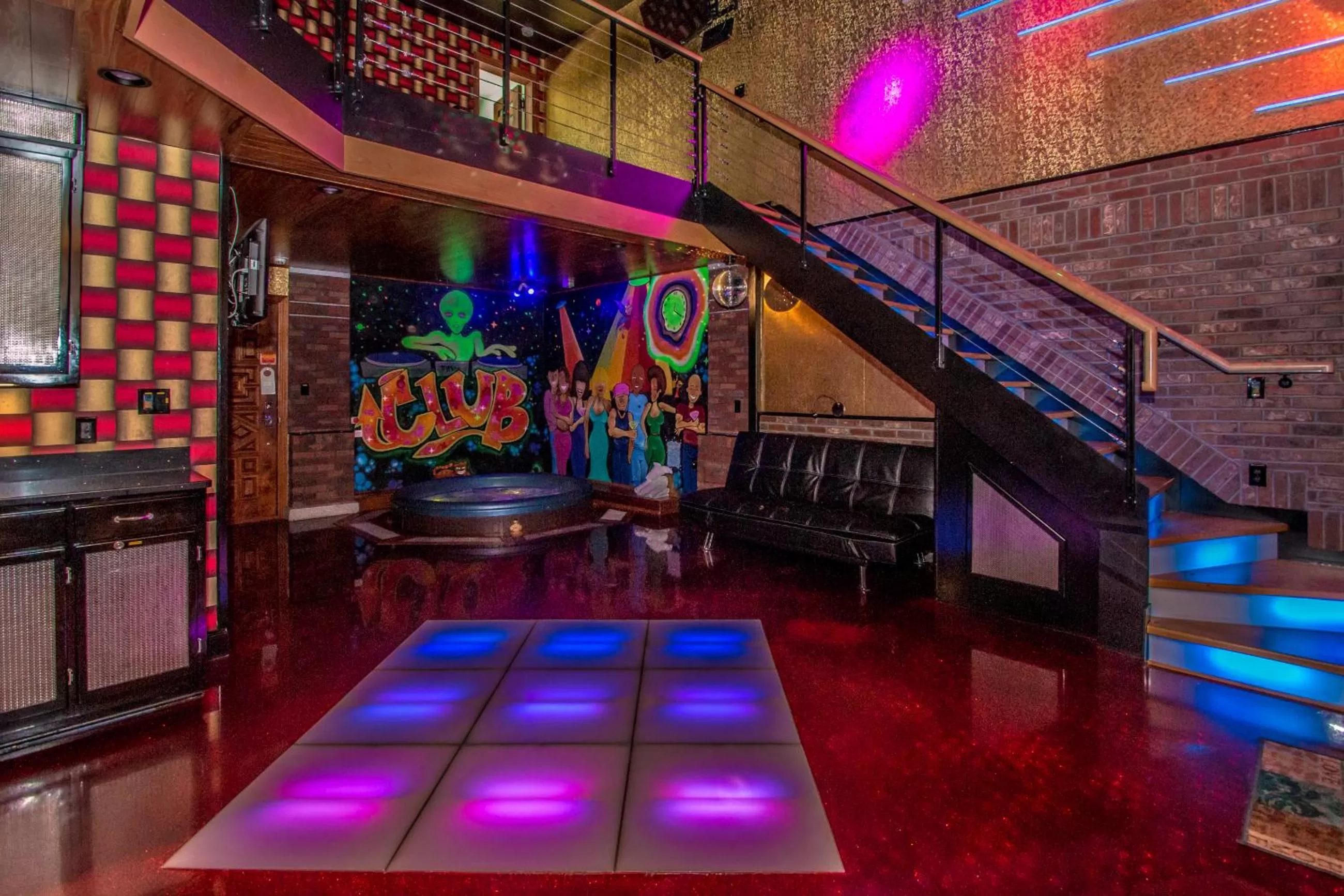 Hot Tub, Pool View in Adventure Suites