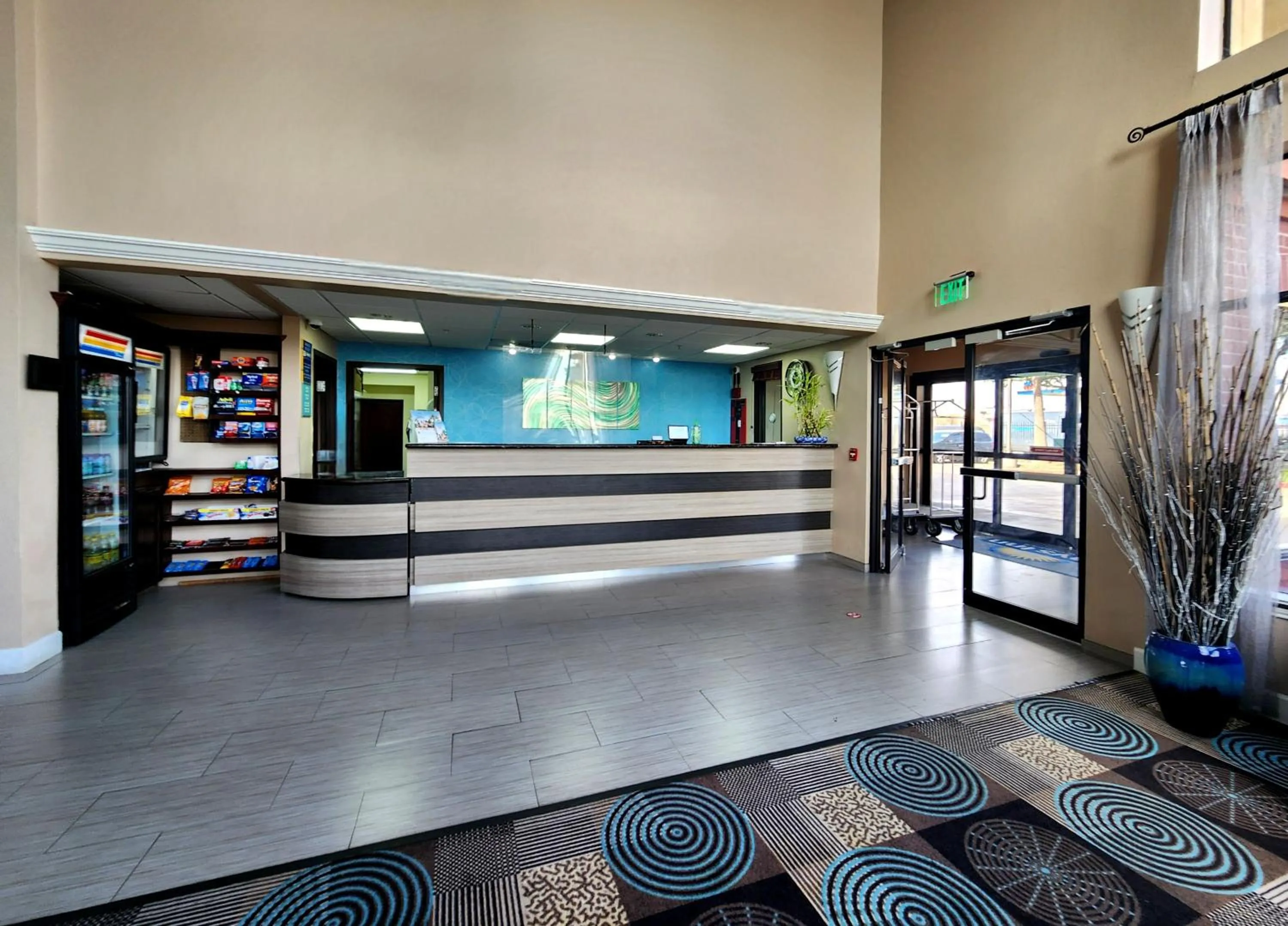 Lobby or reception in Days Inn & Suites by Wyndham Sam Houston Tollway