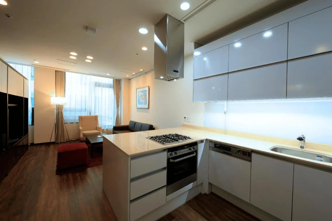 Kitchen or kitchenette in Orakai Insadong Suites