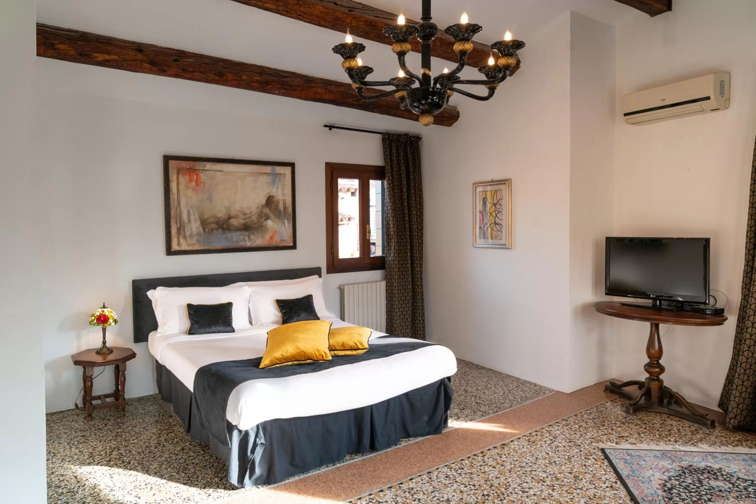 Presidential Duplex with Rooftop in Palazzo San Luca