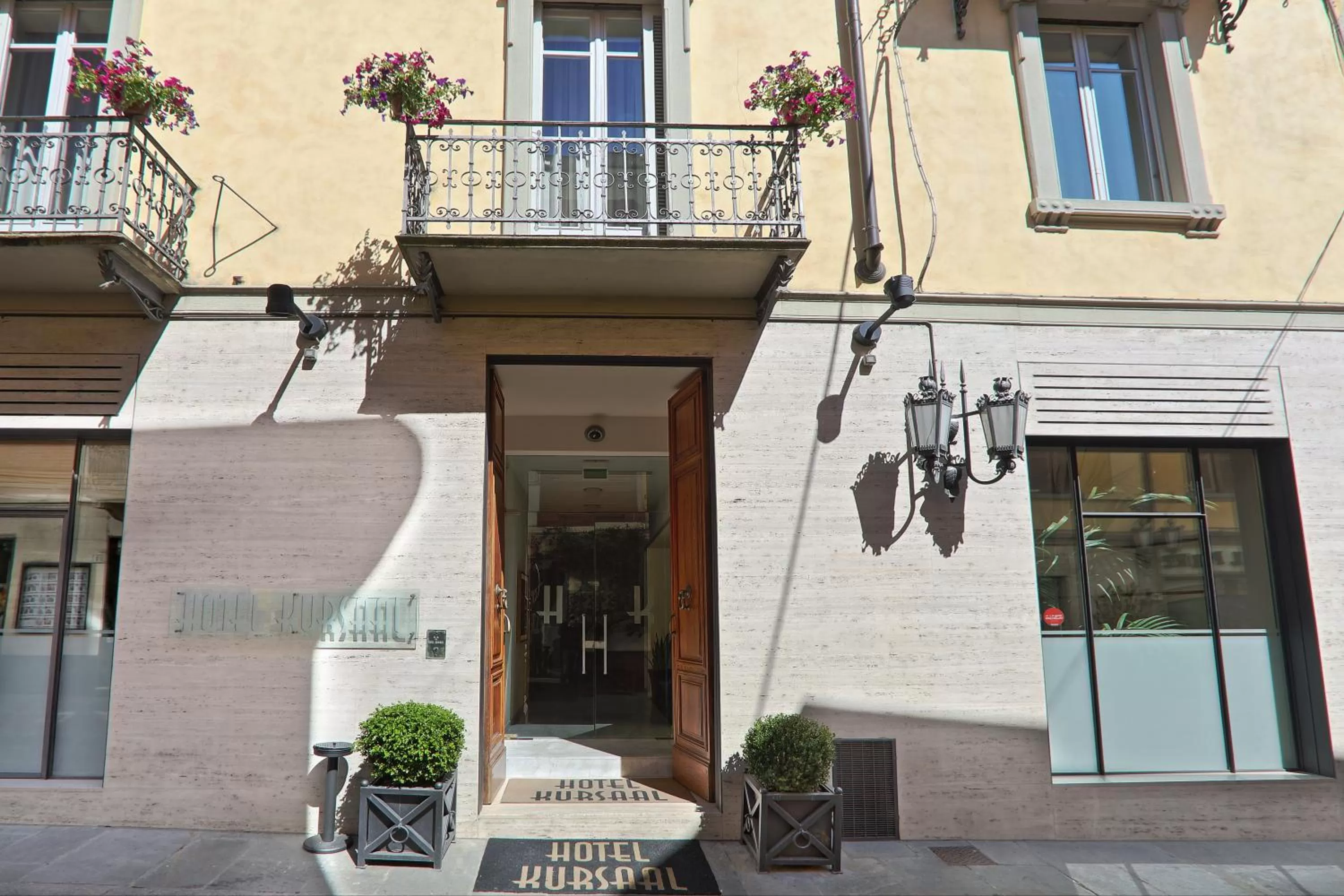 Facade/entrance in Hotel Kursaal BB