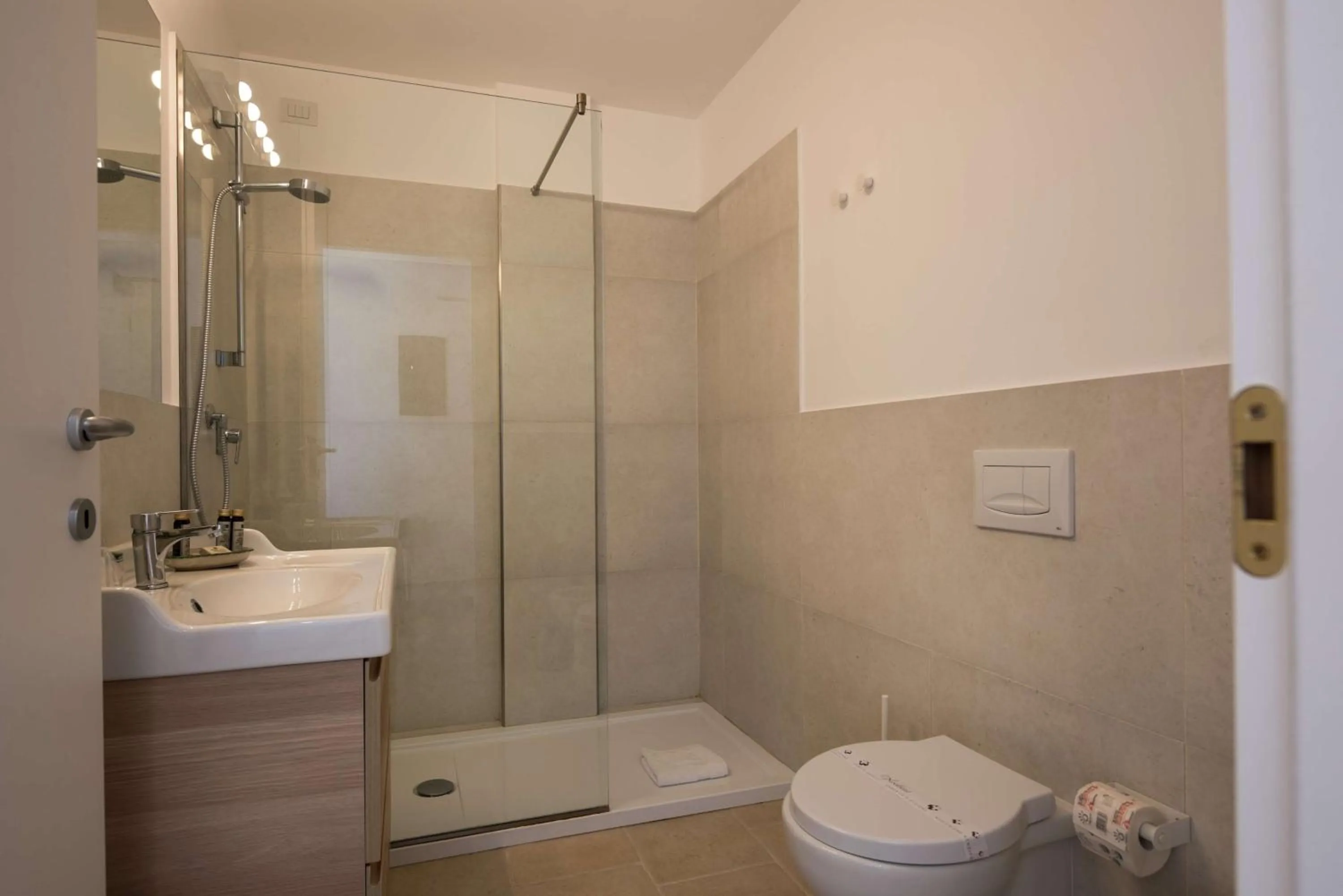 Shower in La Dimora di Spartivento - BW Signature Collection