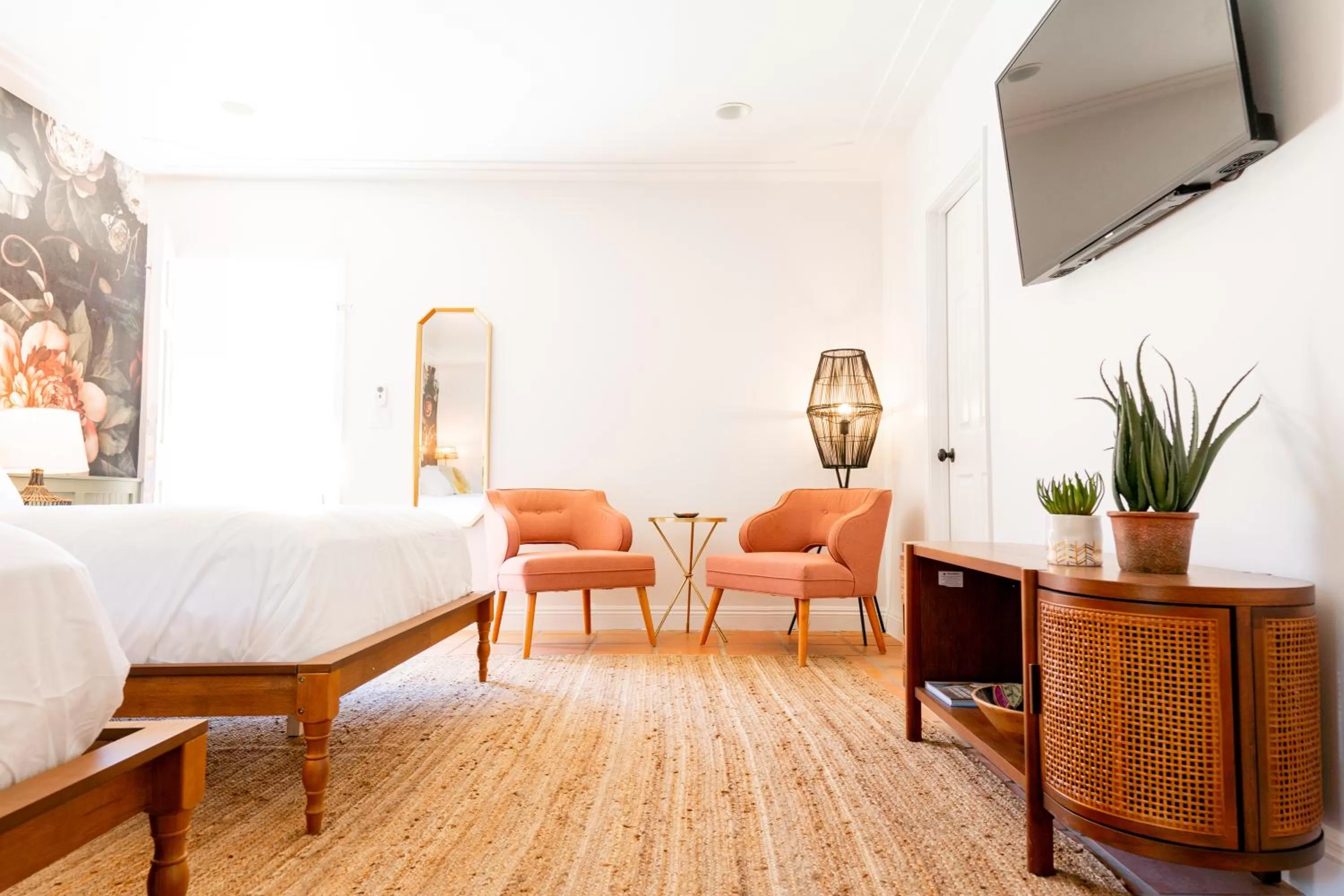 Seating area, Bed in Fleur Noire Hotel - 21 and Over