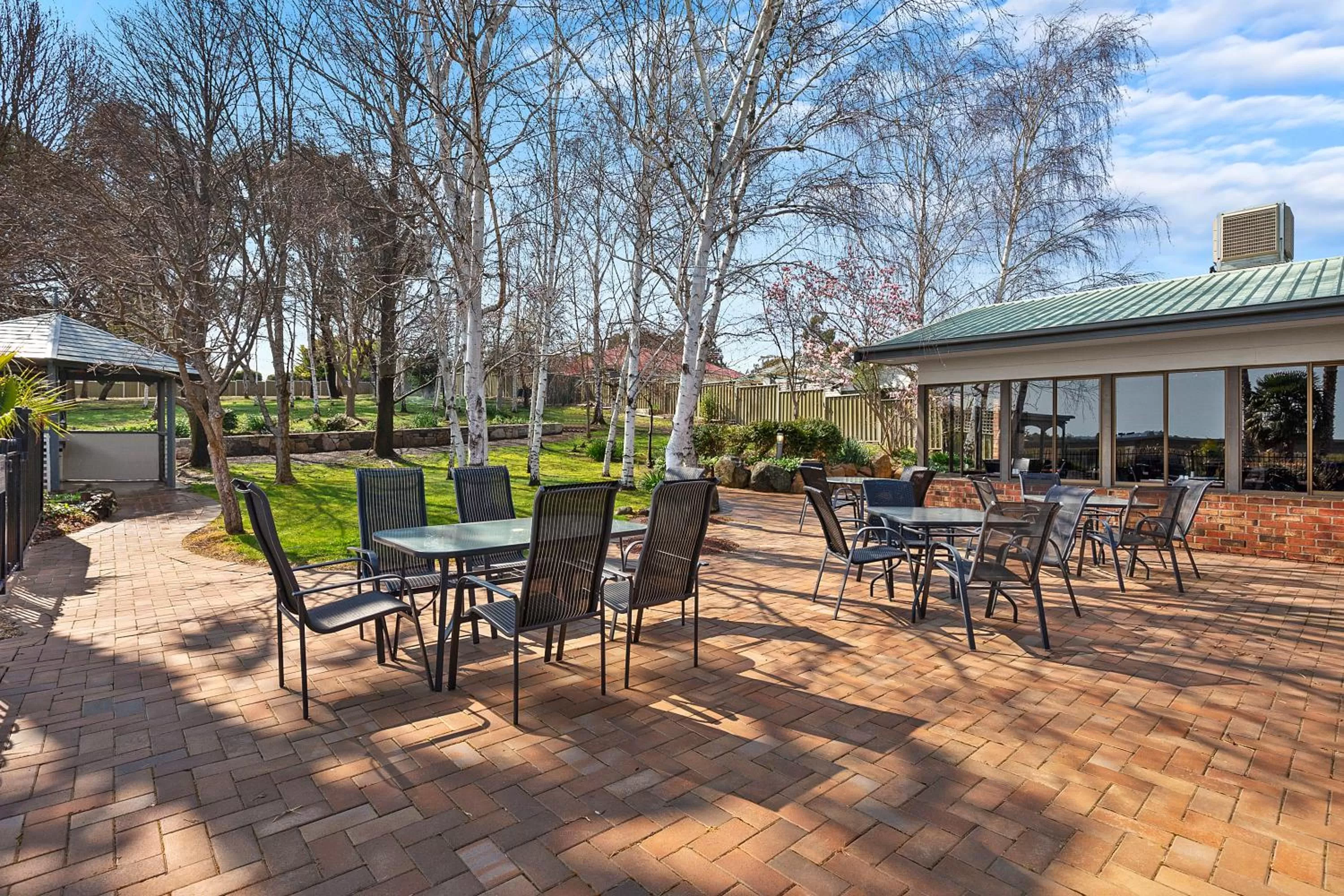 Garden in Thunderbird Motel Yass