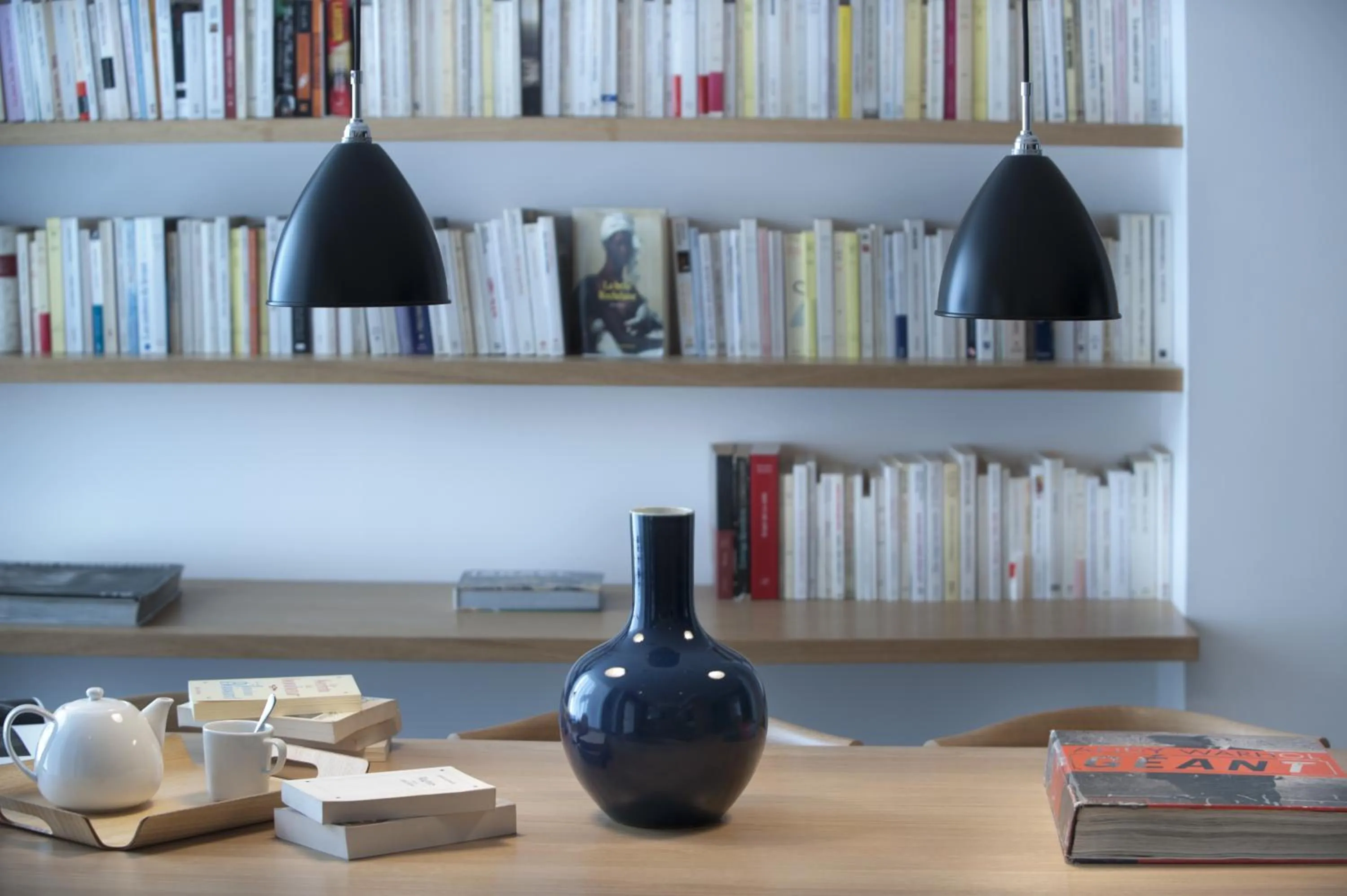 Library in 9Hotel Opera