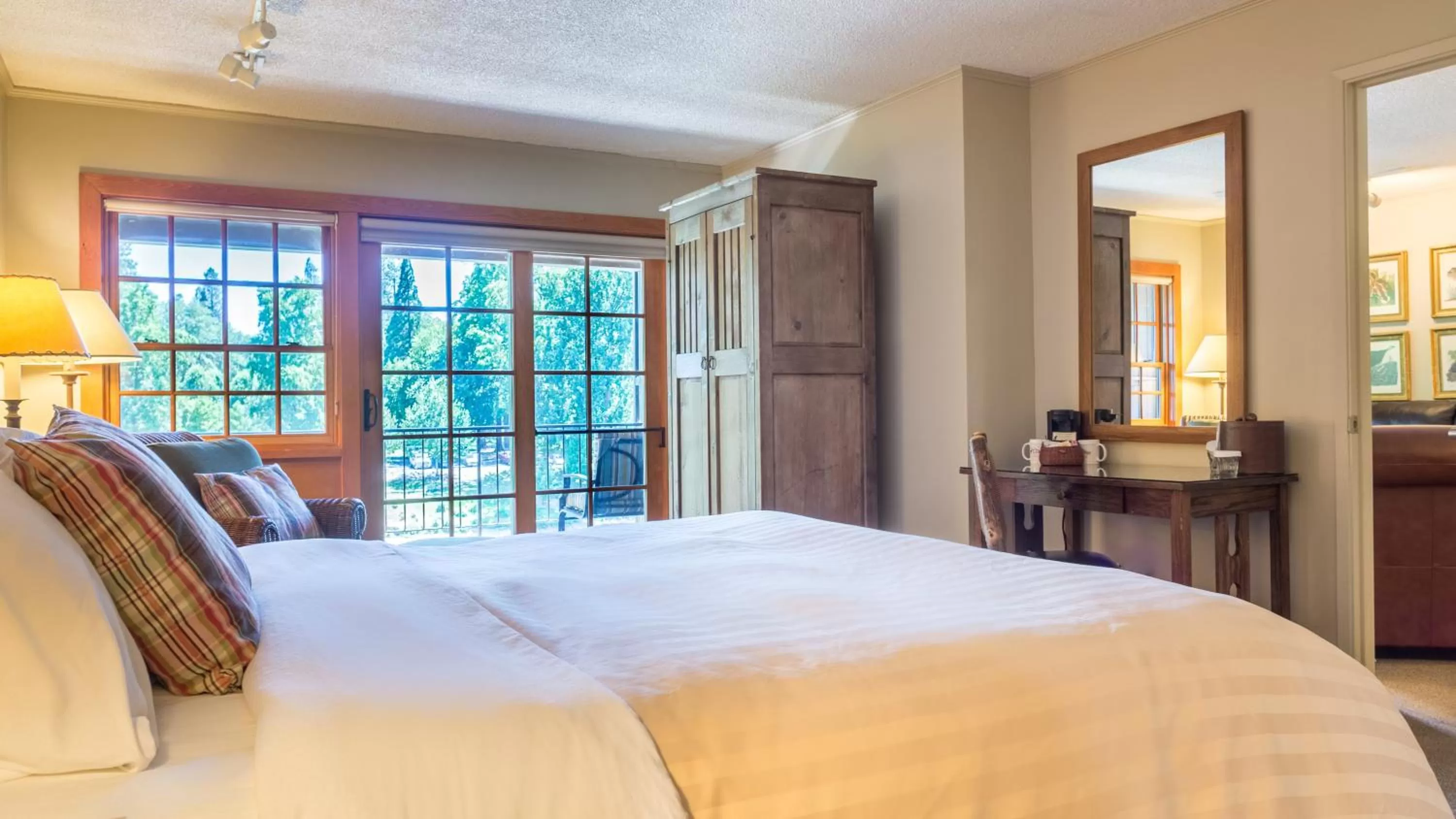 Suite with River View in The Lodge at Riverside