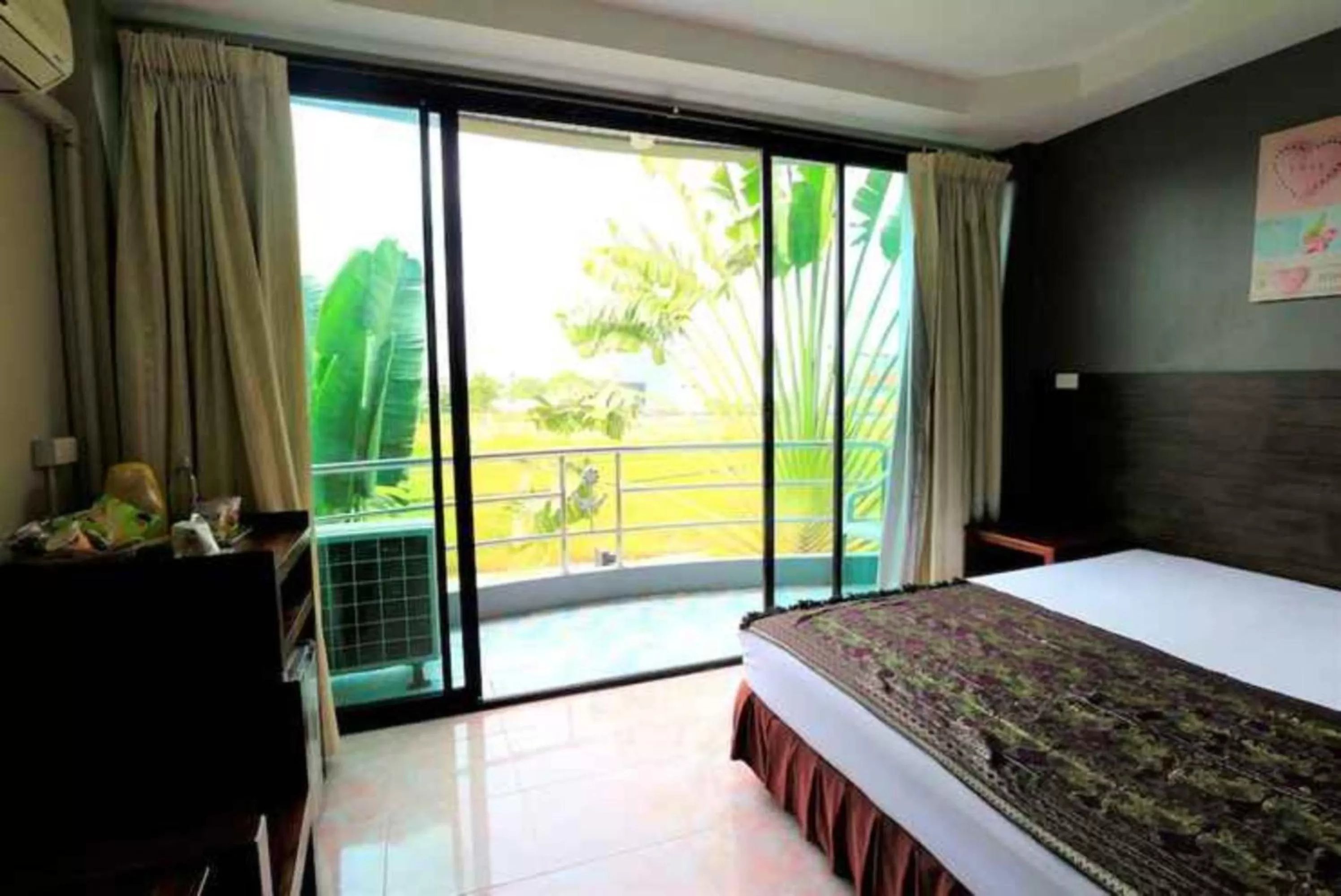 Photo of the whole room, Bed in Platinum Place