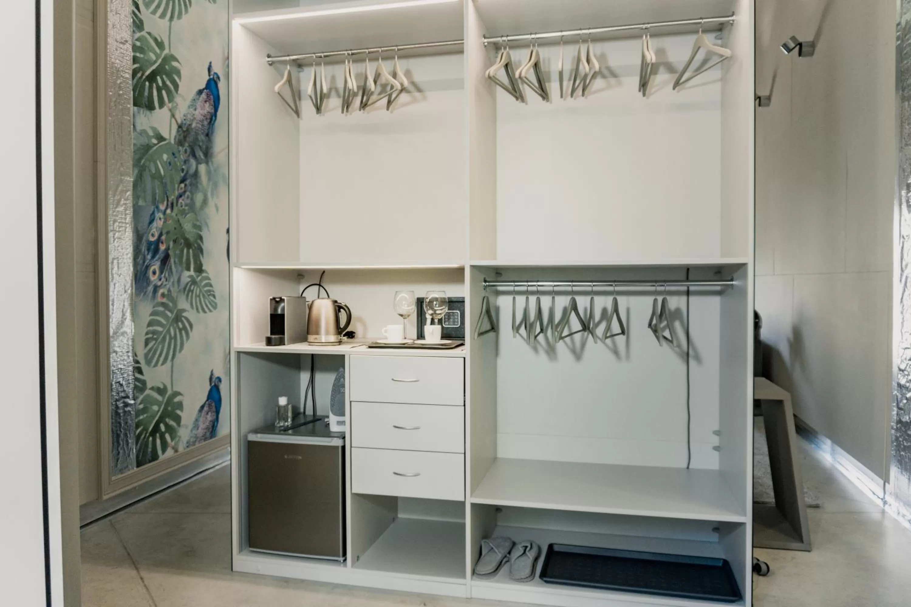 wardrobe in Hotel 49