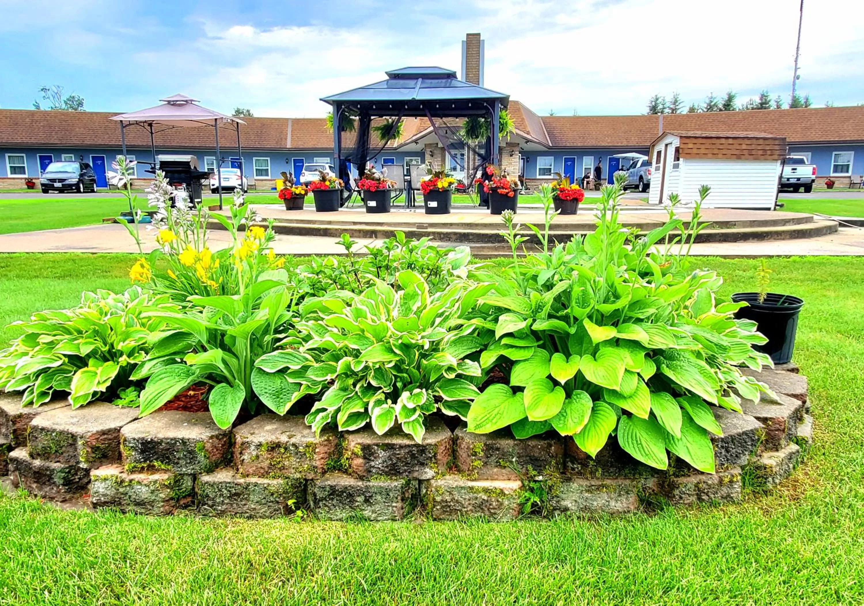 Property building in Knights Inn Colonial Fireside Inn