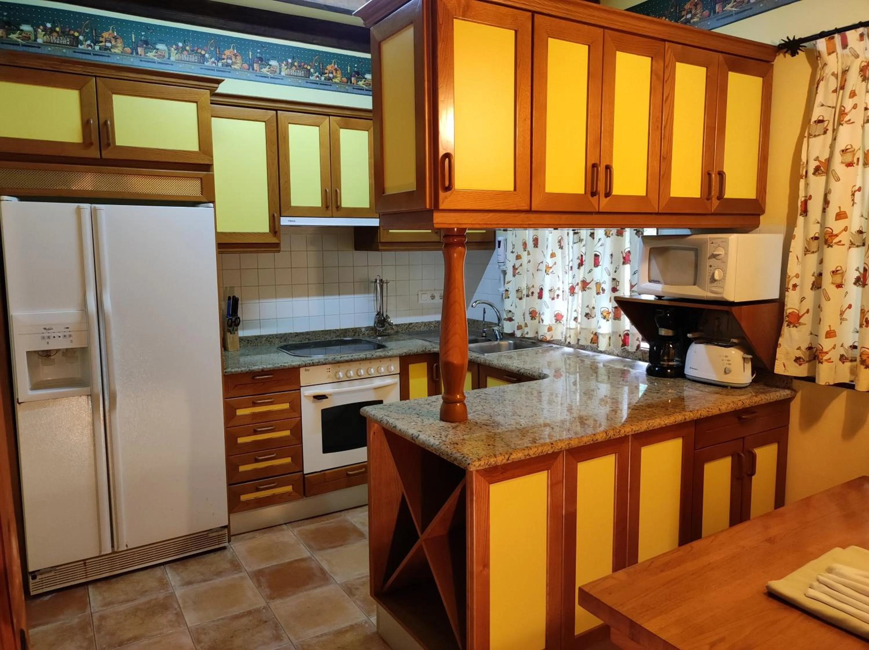 kitchen in Viviendas Rurales El Covaju