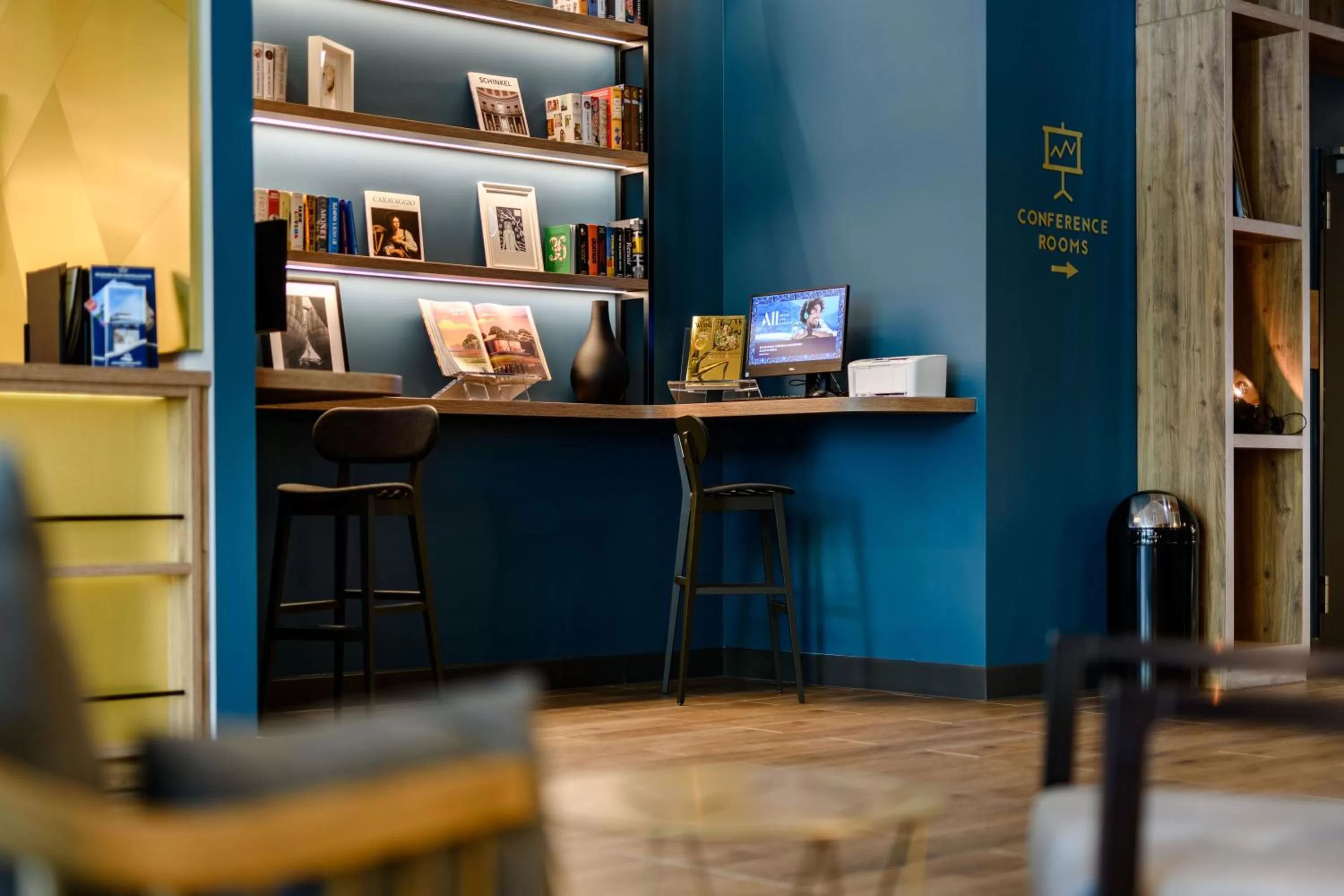 Library in Novotel Regensburg Zentrum