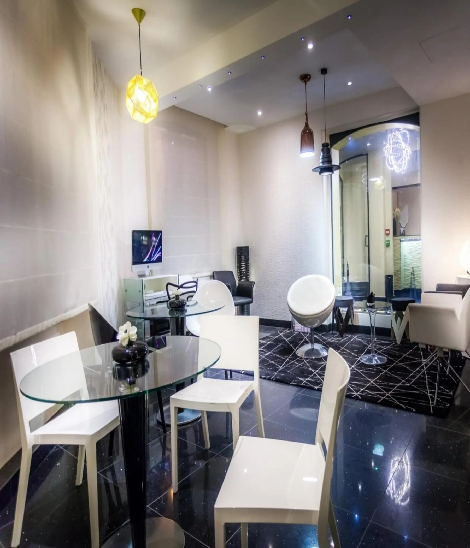 TV and multimedia in Hotel Ascot Opera