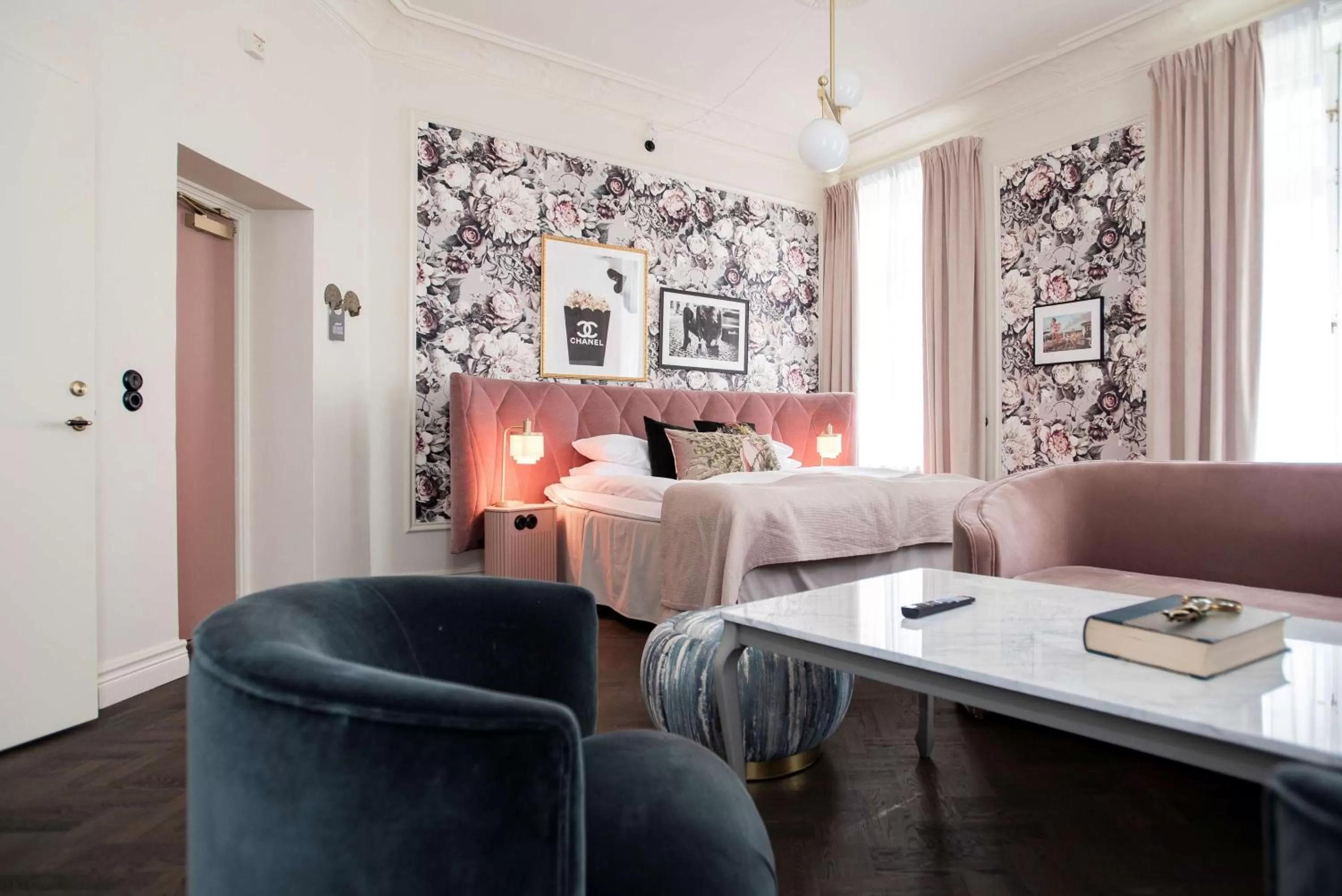 Photo of the whole room, Bed in The Vault Hotel, WorldHotels Crafted