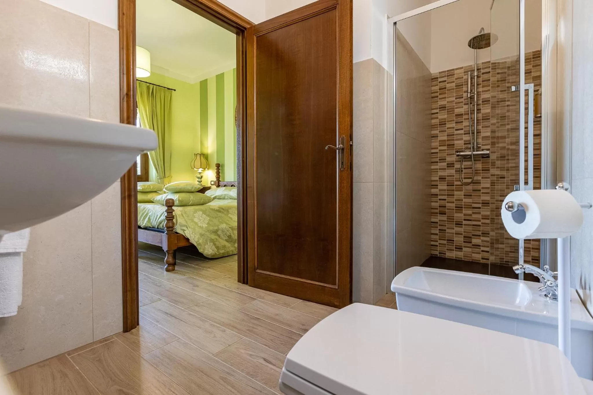 Bathroom, Bed in B&B FONTERONCONE di KRYVUTA OKSANA