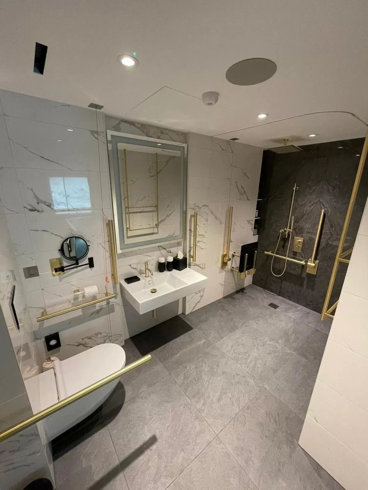 Bathroom in Middle Eight - Covent Garden - Preferred Hotels and Resorts