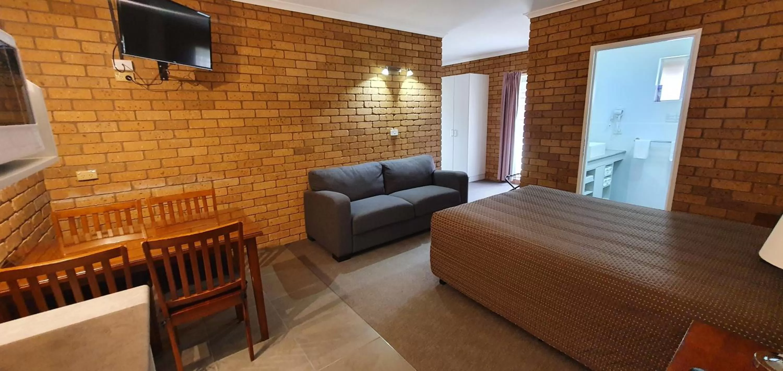 Bed in Centrepoint Motel Deniliquin