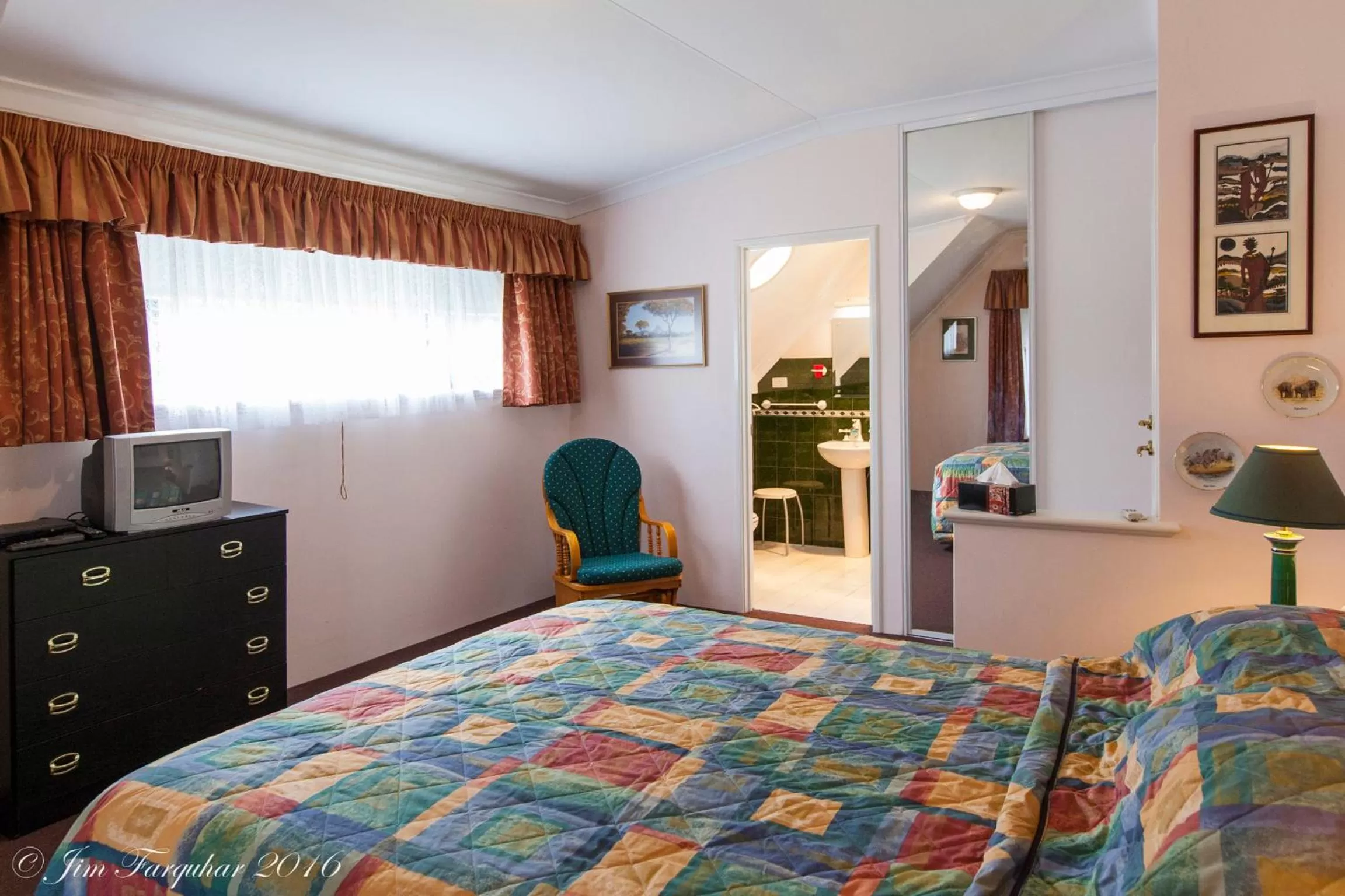 Shower, Bed in Aarn House B&B Airport Accommodation