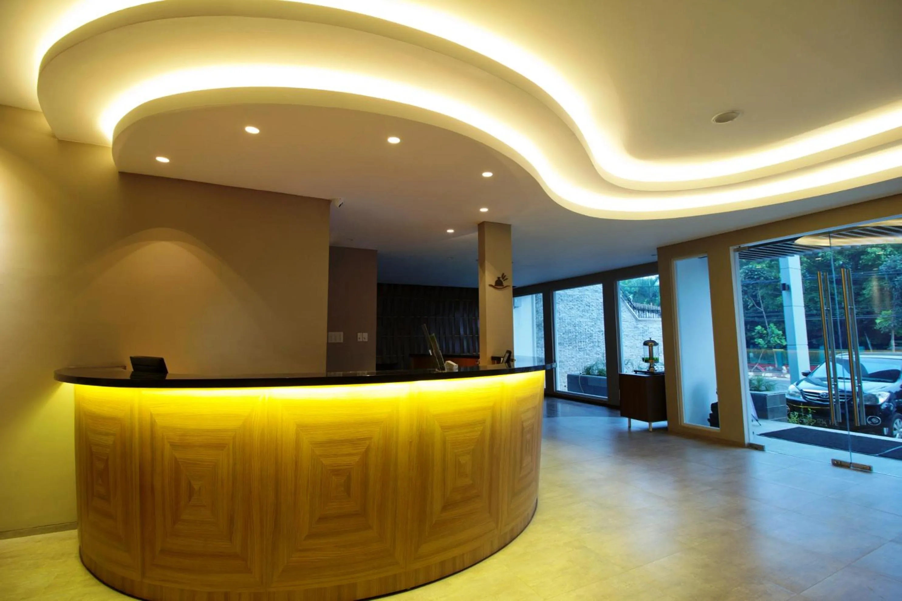 Lobby or reception in Vinotel Cirebon
