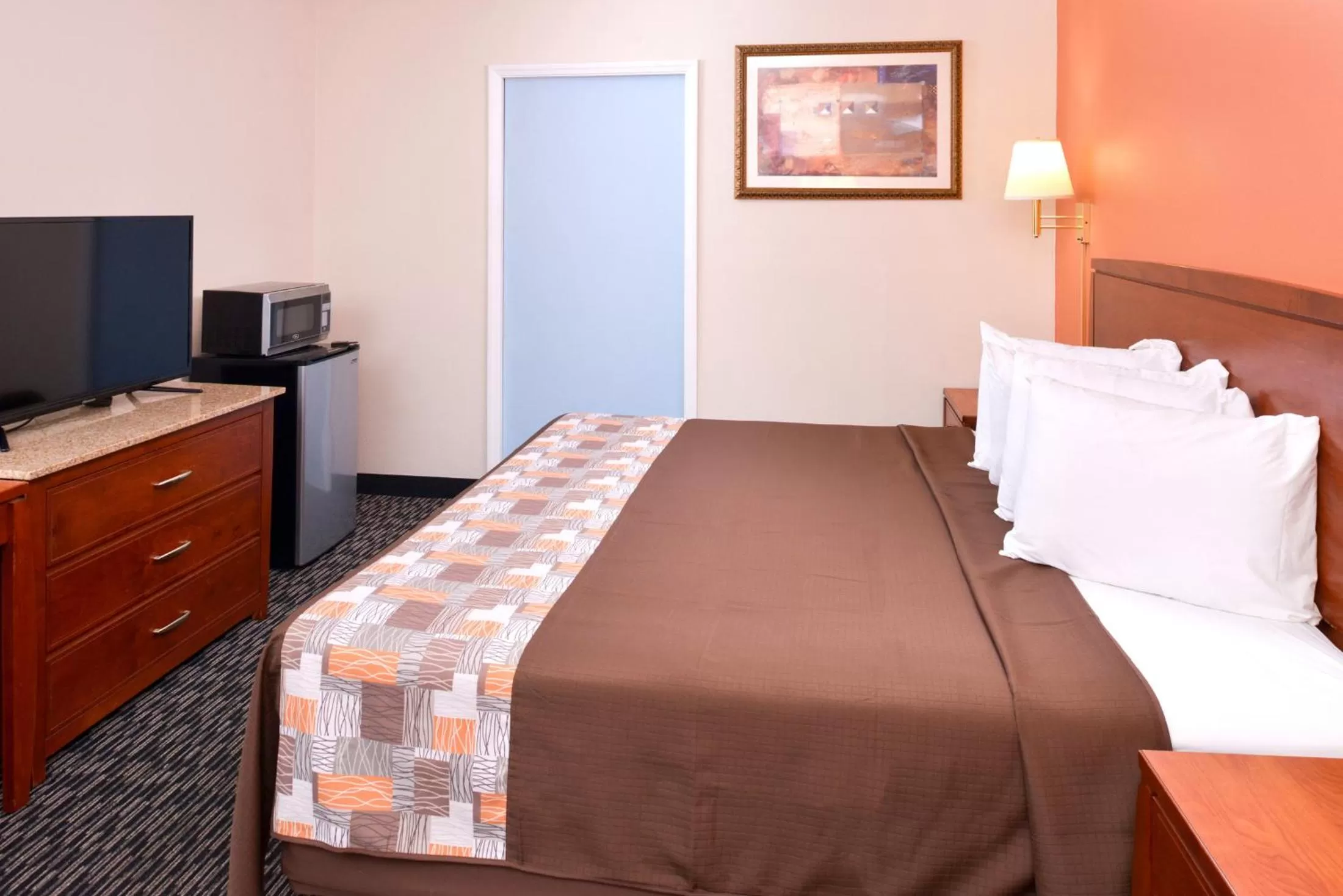 Bedroom, Bed in Americas Best Value Inn Sullivan