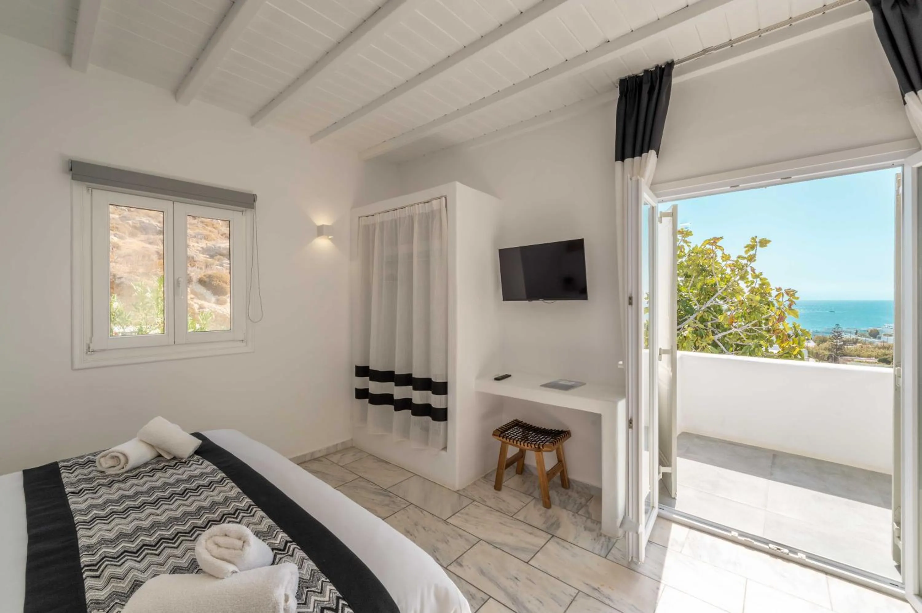 Bedroom, Bed in Mr & Mrs White Mykonos