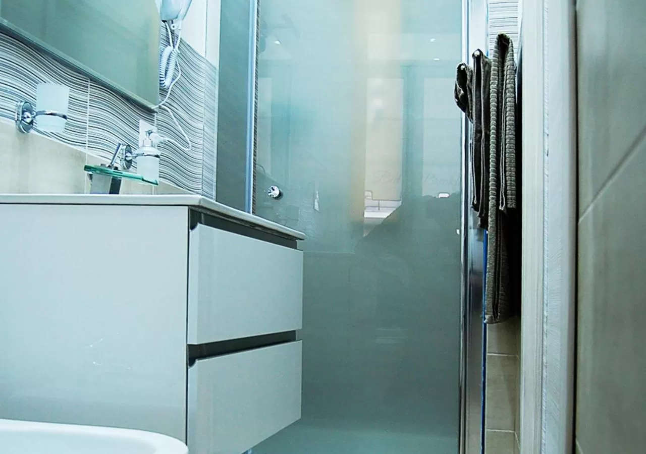 Shower in B&b Vittorio Emanuele II