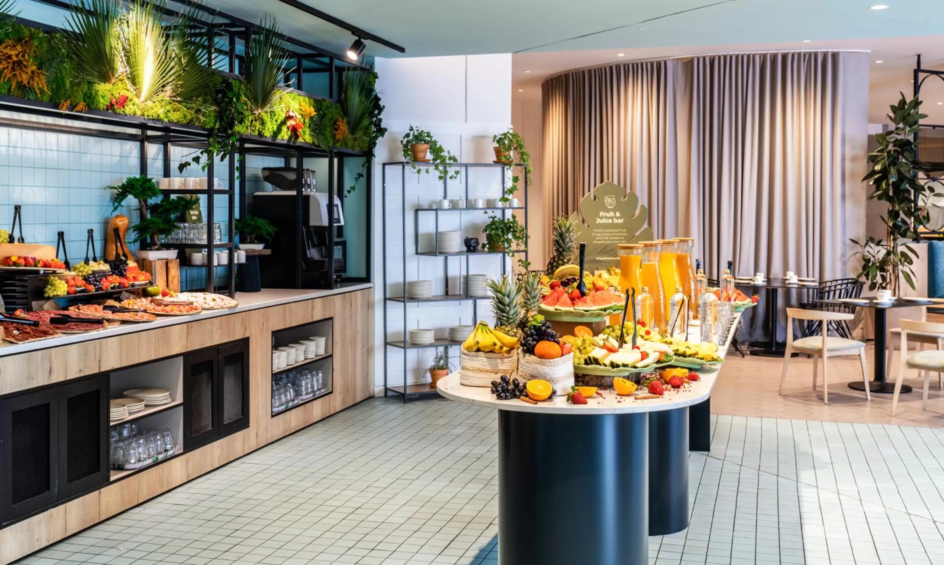 Breakfast in Novotel Campo De Las Naciones